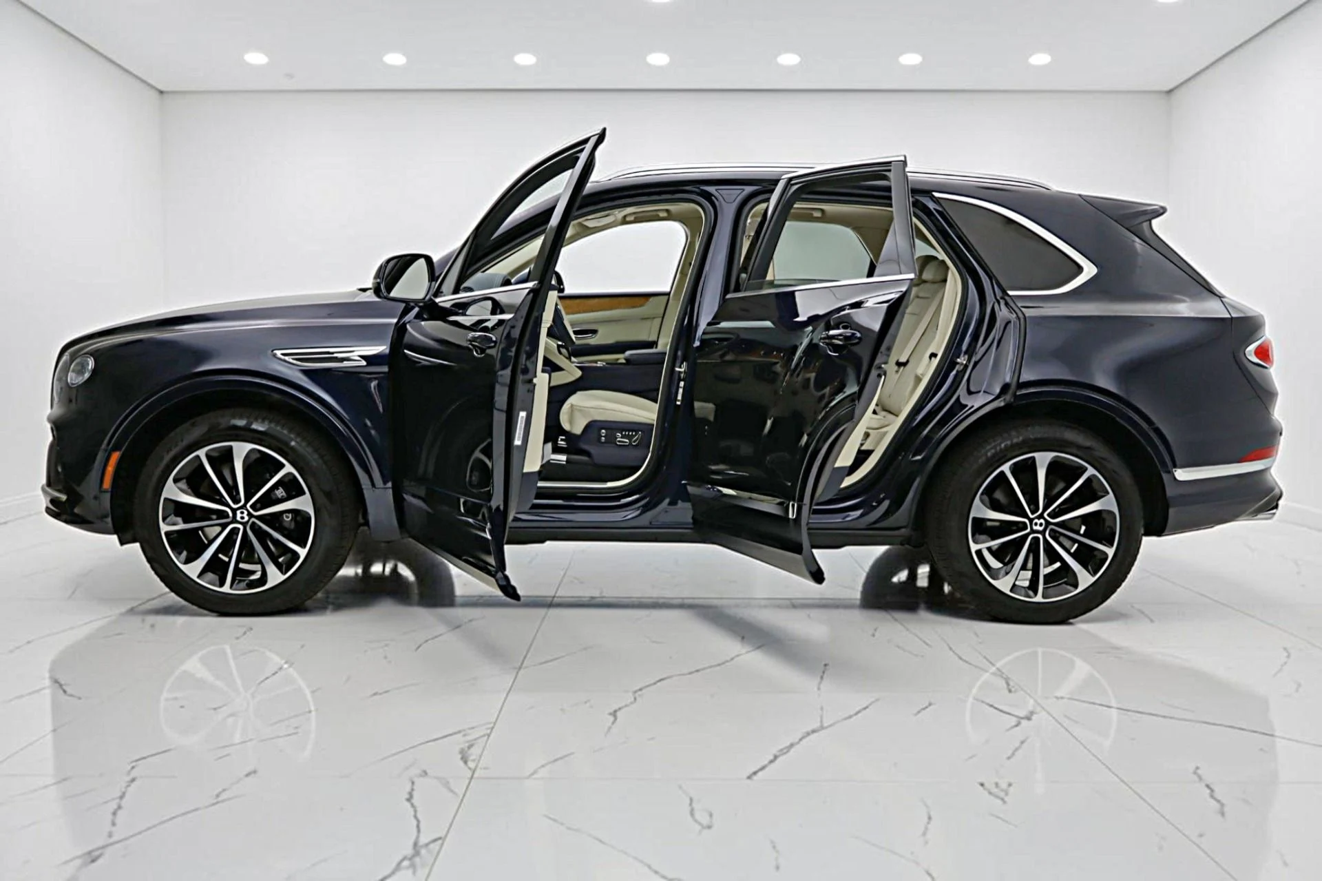 mph003_399918936_Used_2023_Bentley_Bentayga_V8_0bf4c45de0