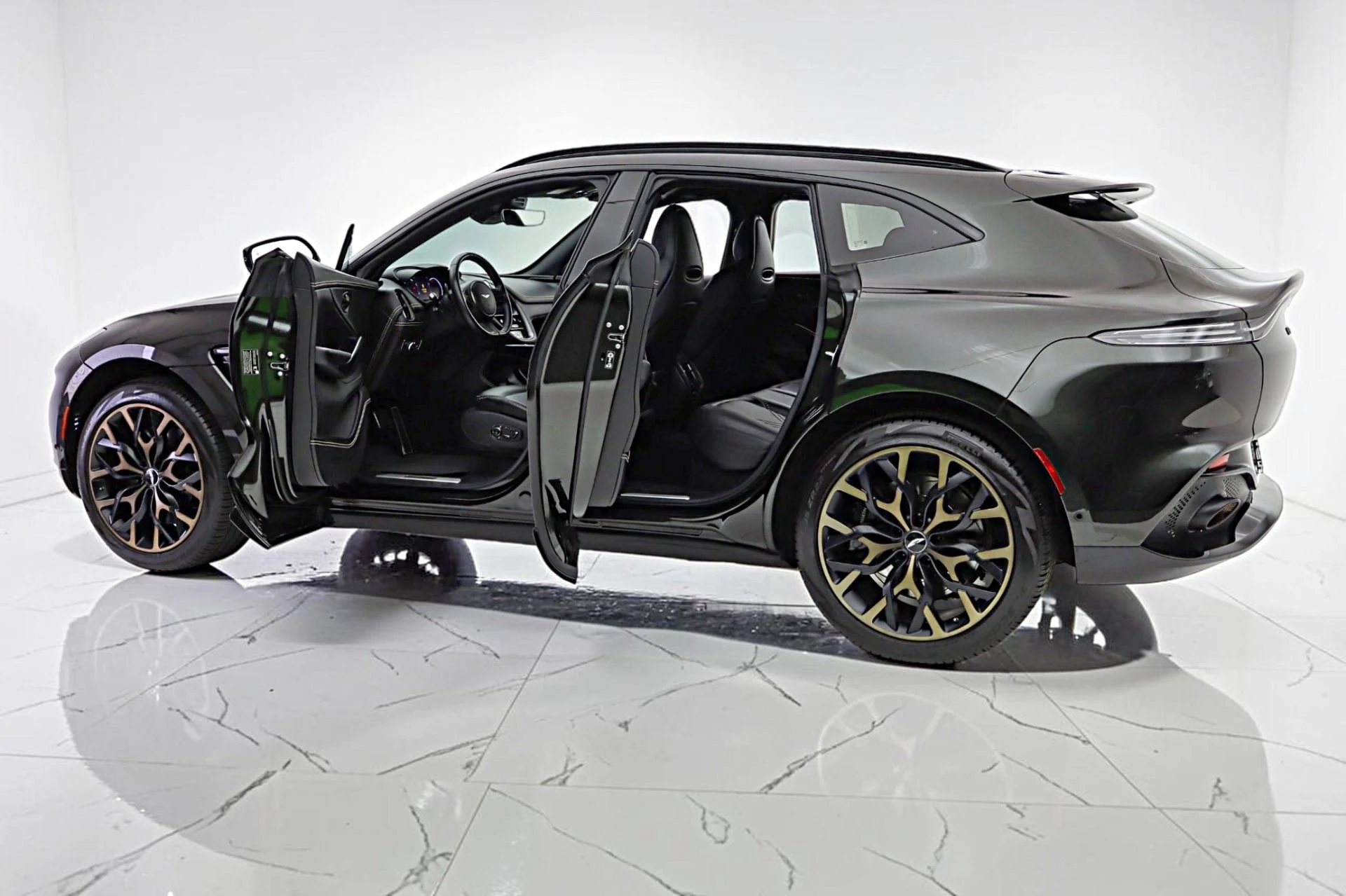 mph003_4021494407_Used_2021_Aston_Martin_DBX_c2667a1927