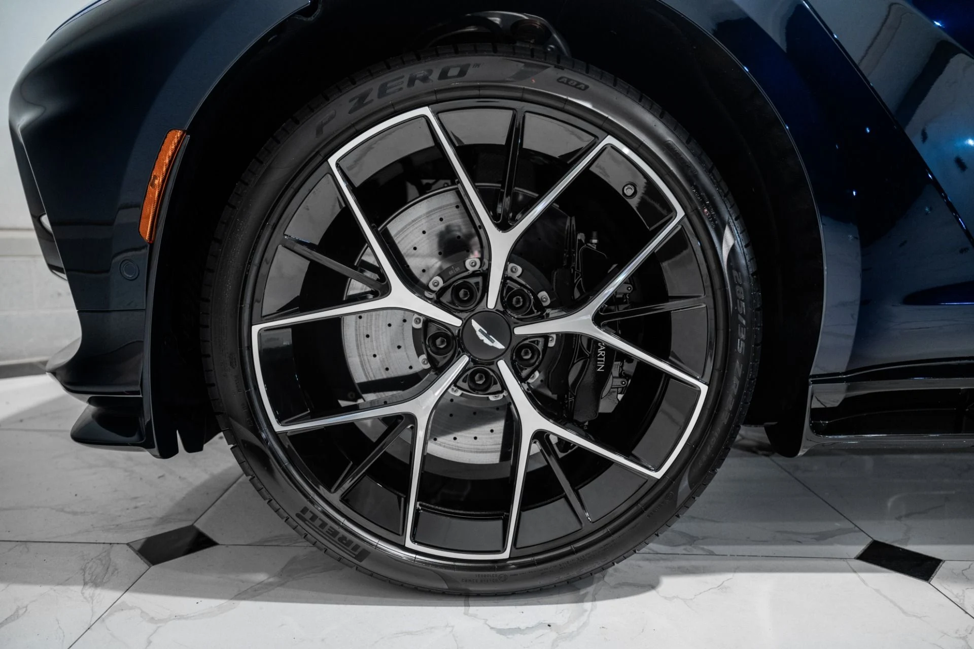 mph003_4025258773_New_2026_Aston_Martin_DBX_707_1765214112_2af84b1937