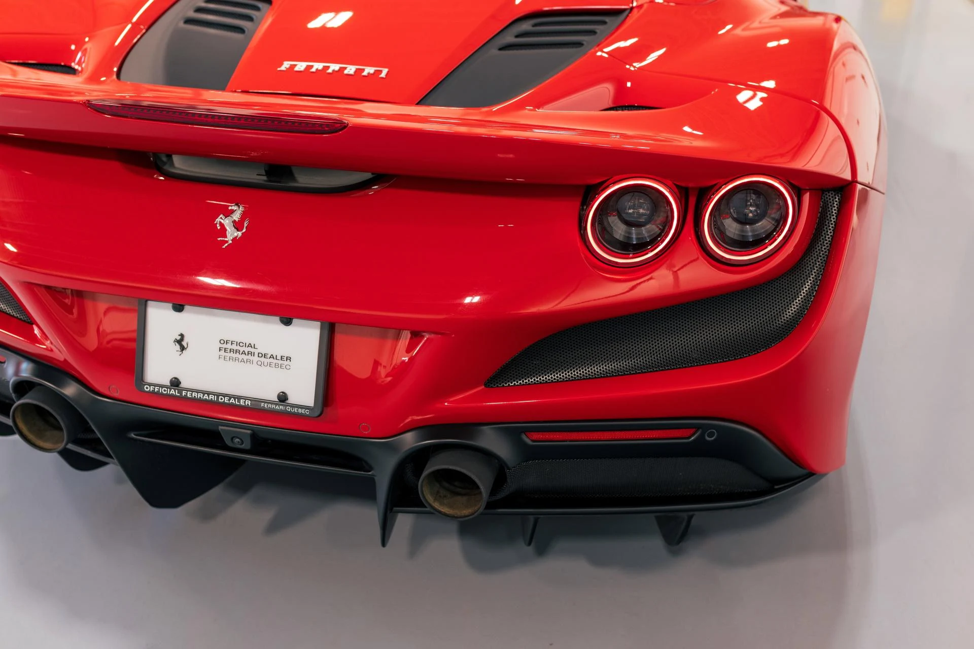 mph003_40280984_Used_2021_Ferrari_F8_Spider_SPIDER_1783857414_82ba8f1bf1