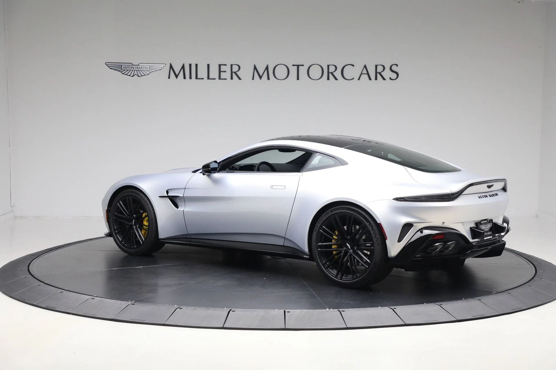 mph003_4032237406_New_2026_Aston_Martin_Vantage_a68bc3d9e0