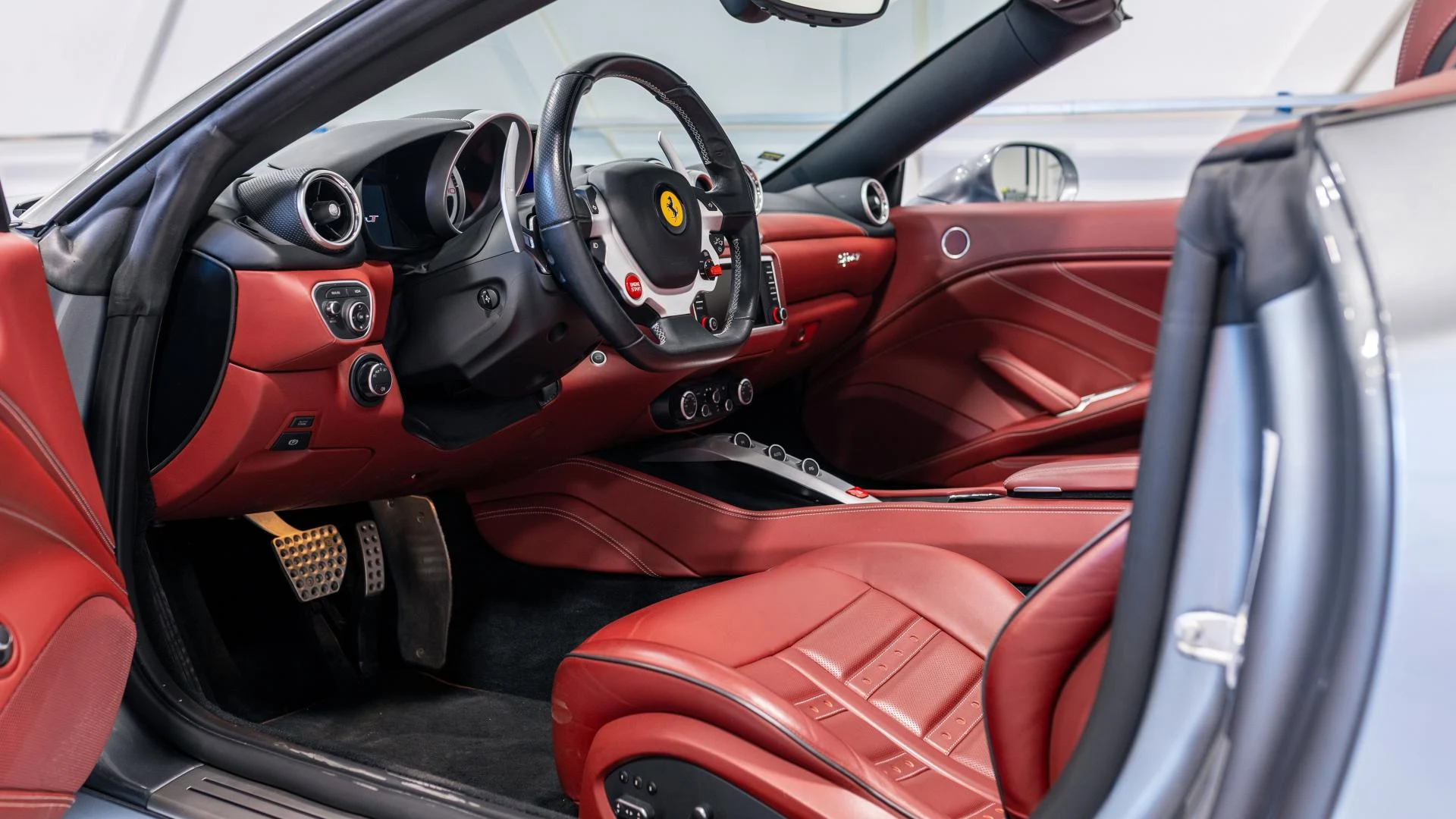 mph003_4033861672_Used_2017_Ferrari_California_T_Base_1787051783_9c62e92eec