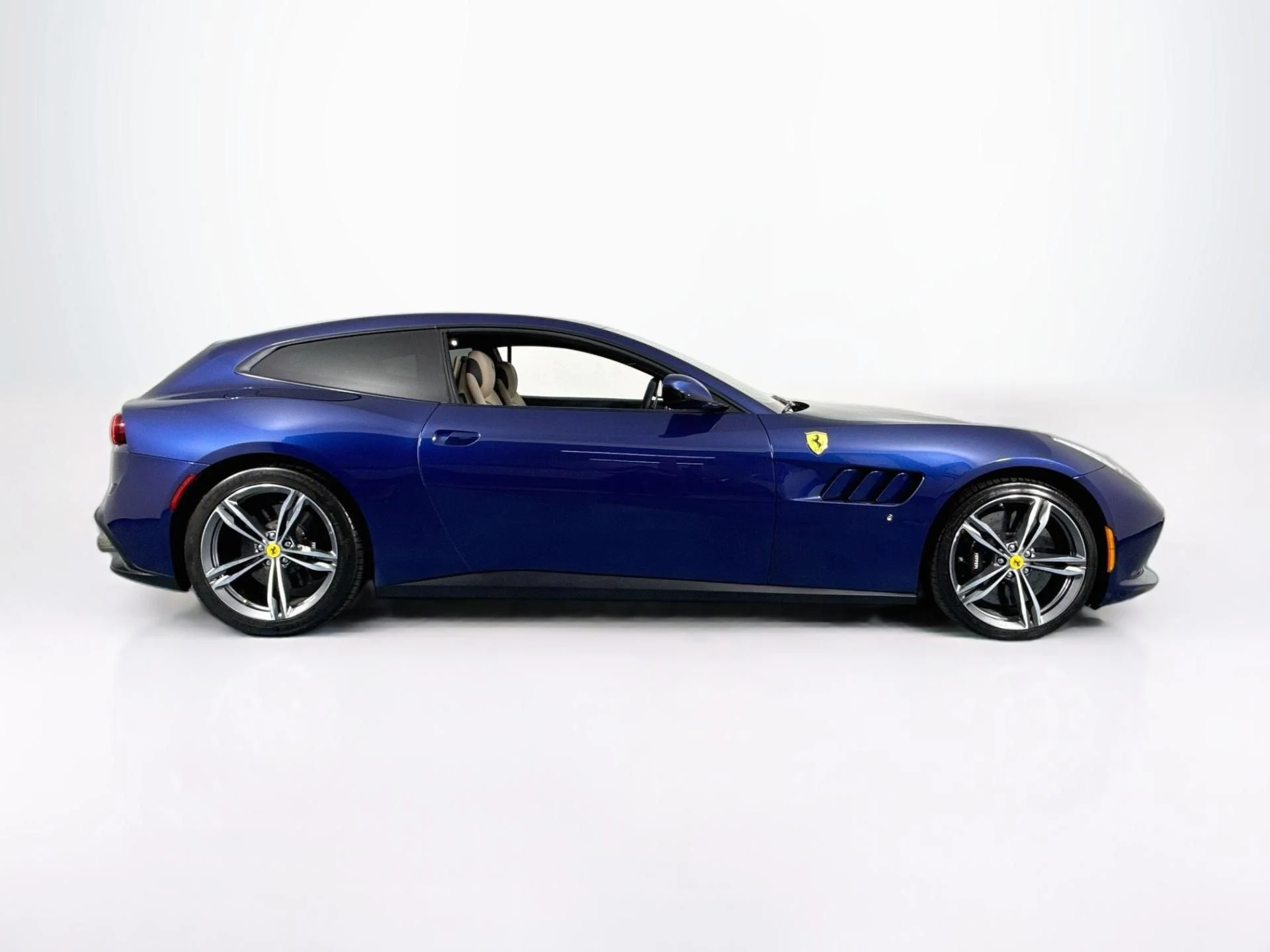 mph003_4051931692_Used_2019_Ferrari_GTC_4_Lusso_1792629154_e5088a1881