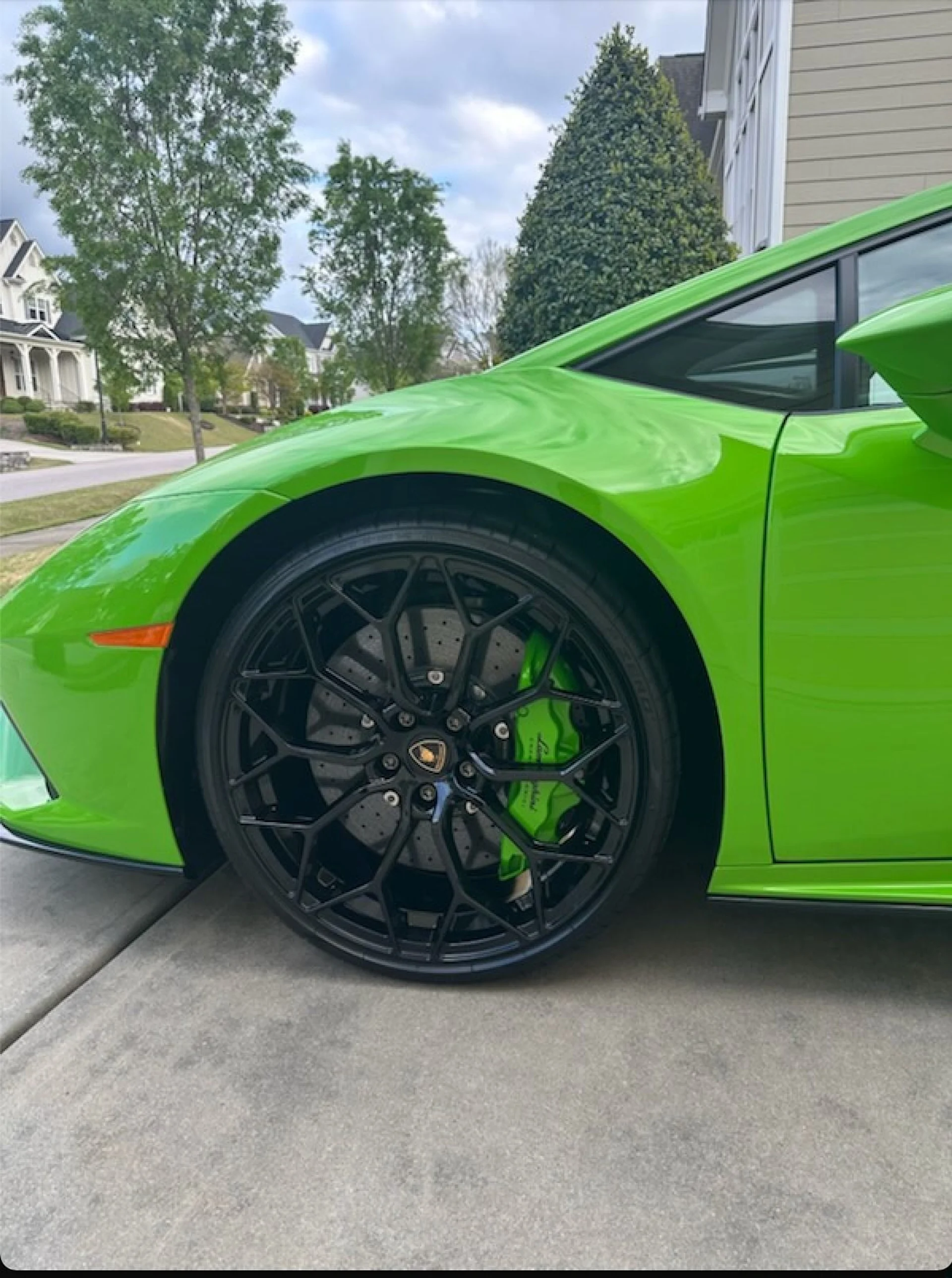 mph003_4054580591_Used_2023_Lamborghini_Huracan_EVO_EVO_1744655177_cde75635aa