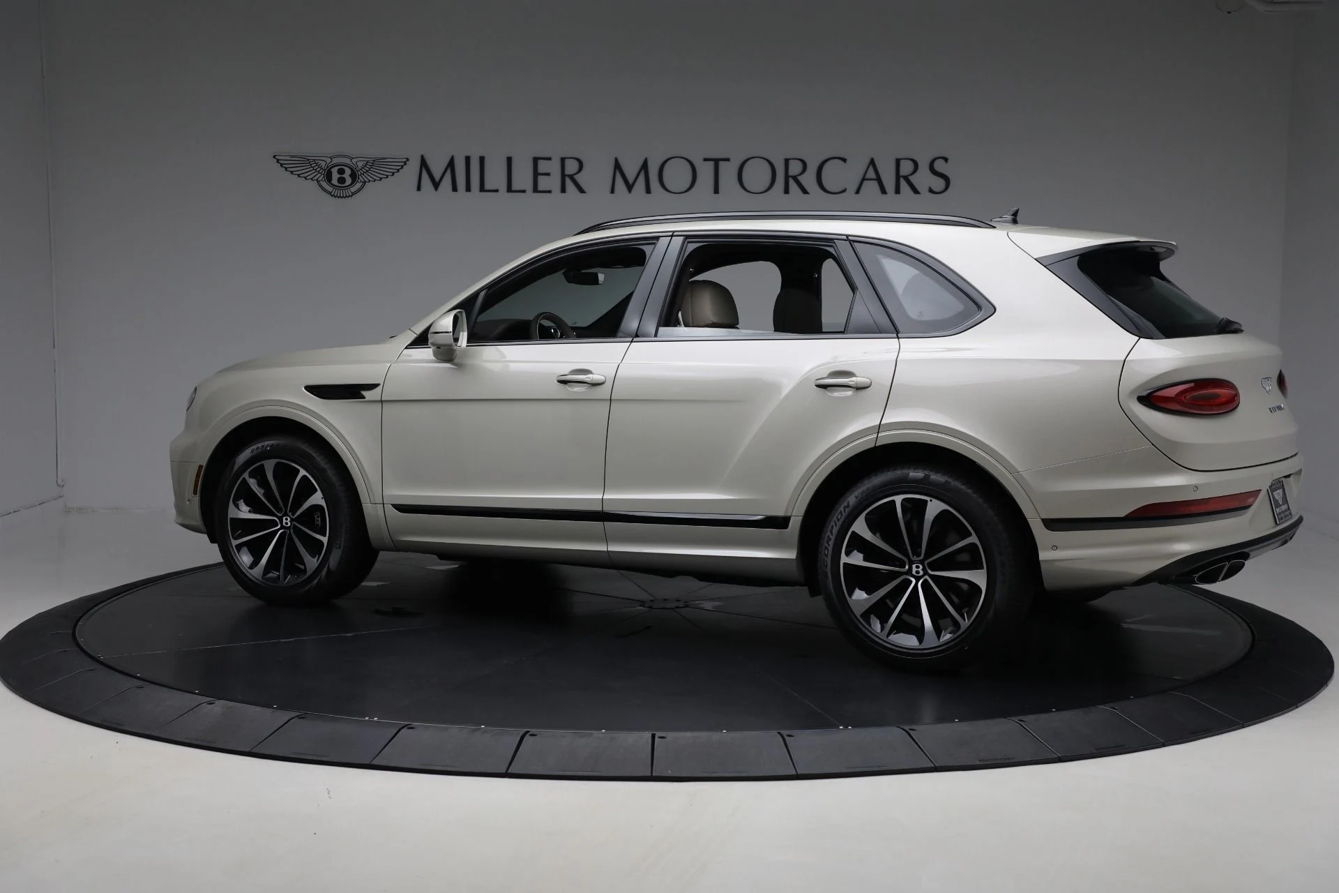mph003_4056584183_New_2025_Bentley_Bentayga_V8_ac287e26ee