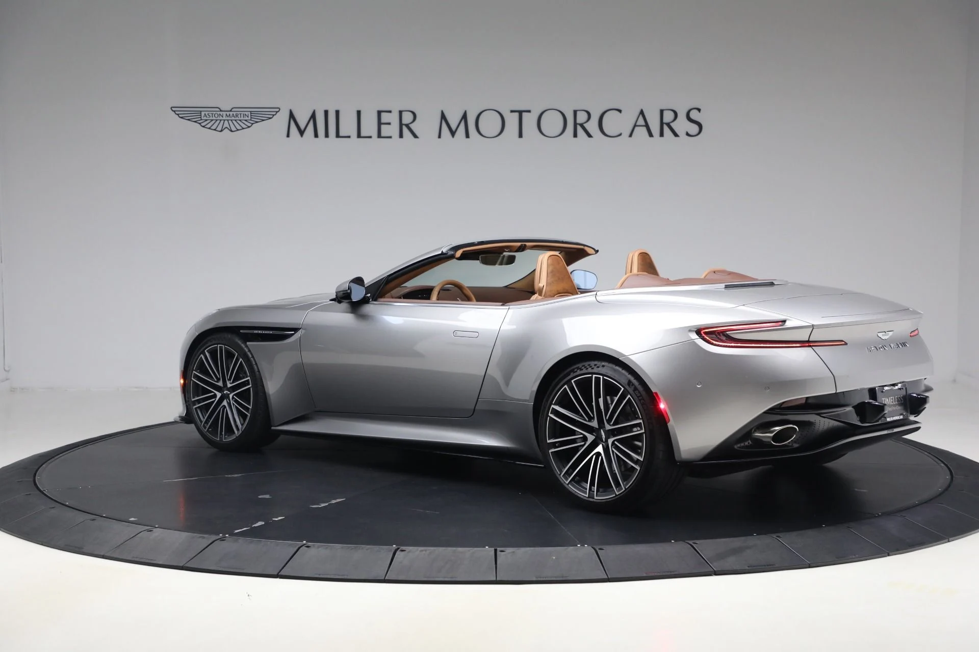 mph003_4064390890_Used_2024_Aston_Martin_DB_12_Volante_1792860584_1642496832