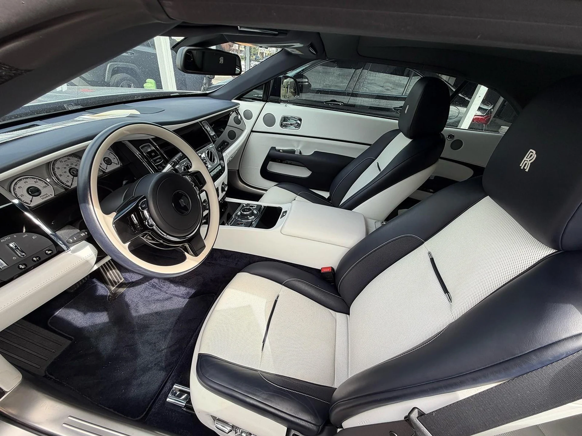 mph003_4067179364_Used_2018_Rolls_Royce_Dawn_1762898722_7b9a85ee2f