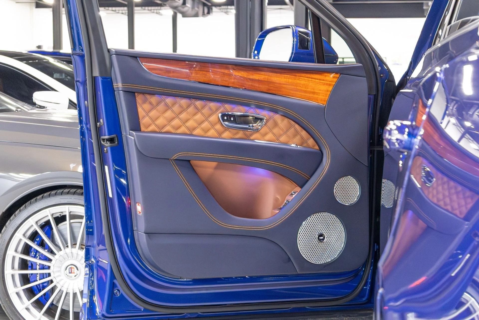 mph003_4067761787_Used_2021_Bentley_Bentayga_V8_First_Edition_1775251915_04d5d13a43