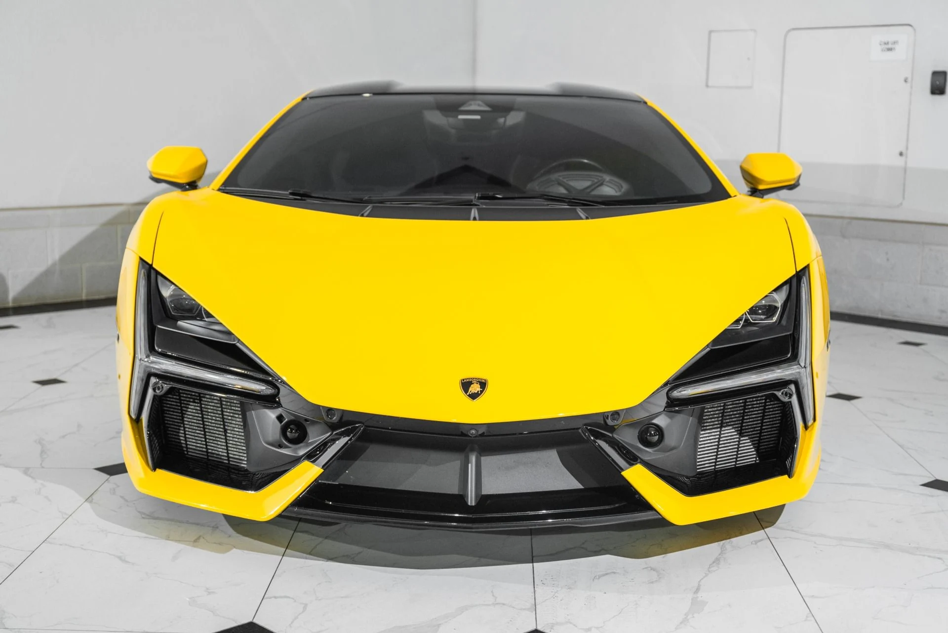 mph003_4085394536_Used_2024_Lamborghini_Revuelto_1760974364_2ed6216505