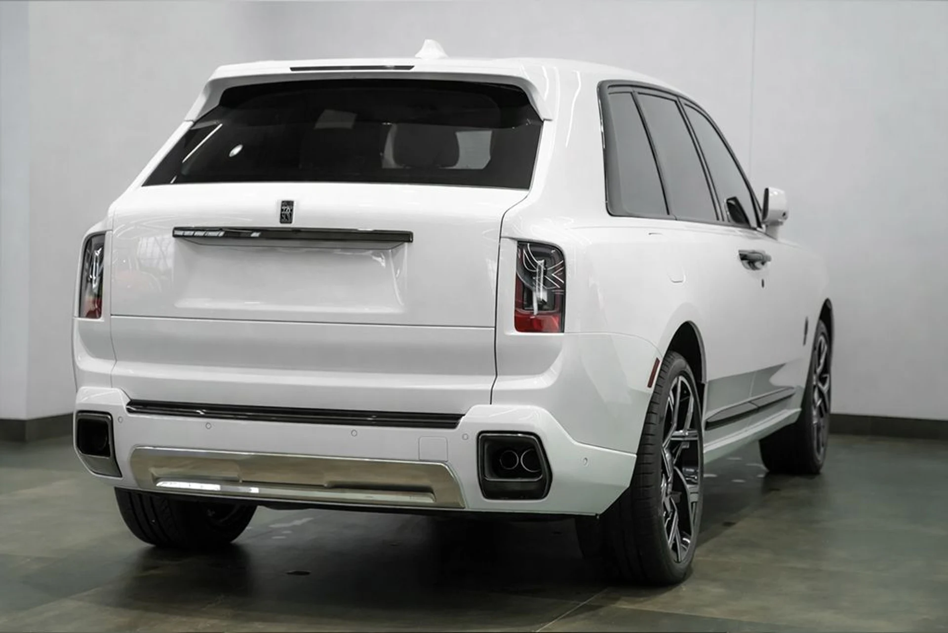 mph003_4090588347_rolls_royce_cullinan_2025_jpg_v_1768928641_0dc425516e