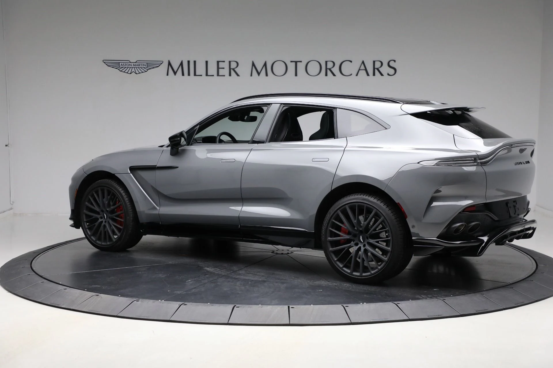 mph003_4112239978_Used_2025_Aston_Martin_DBX_707_6a5cf859c8