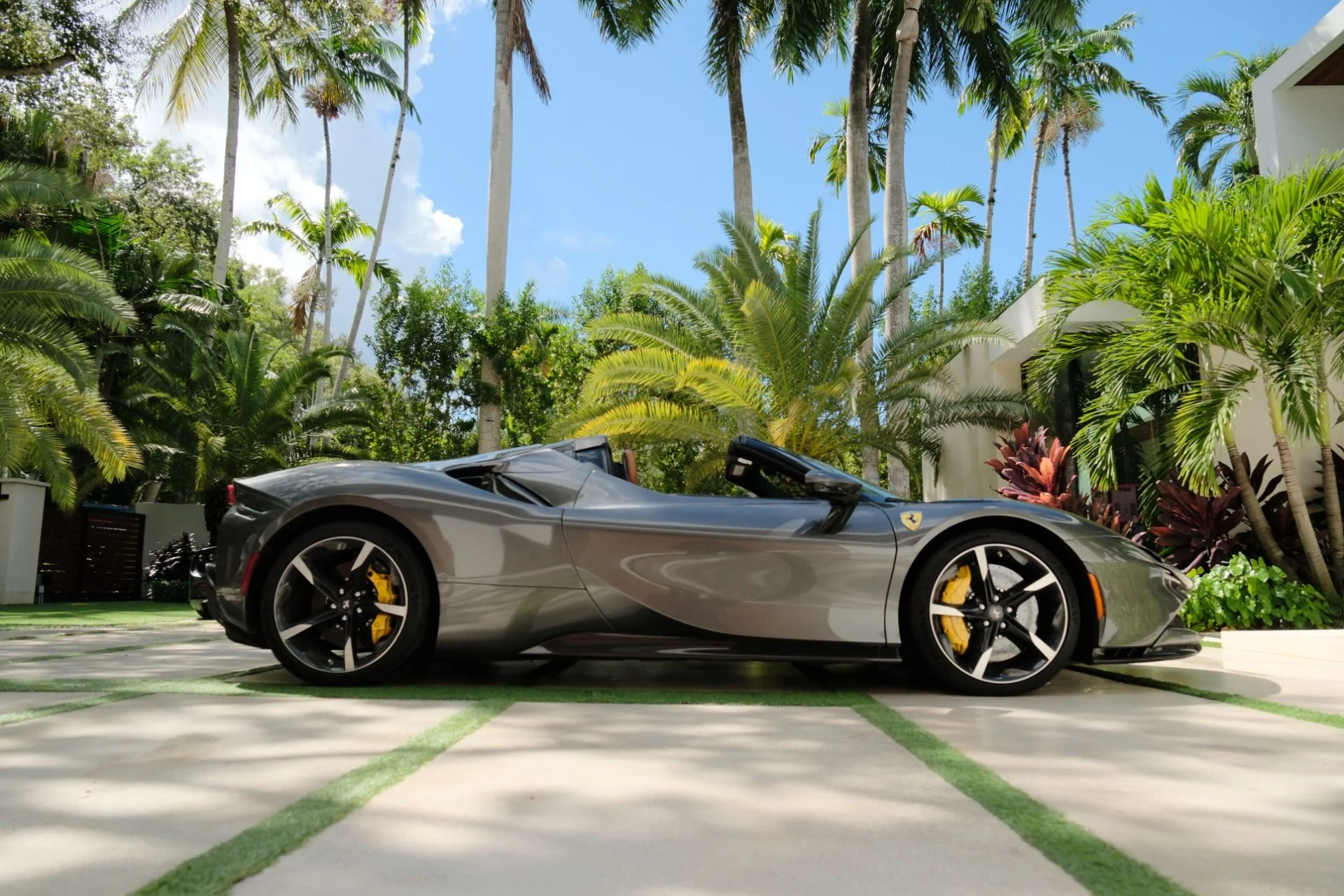 mph003_4114184498_Used_2022_Ferrari_SF_90_Spider_1790027669_ef4920bf43
