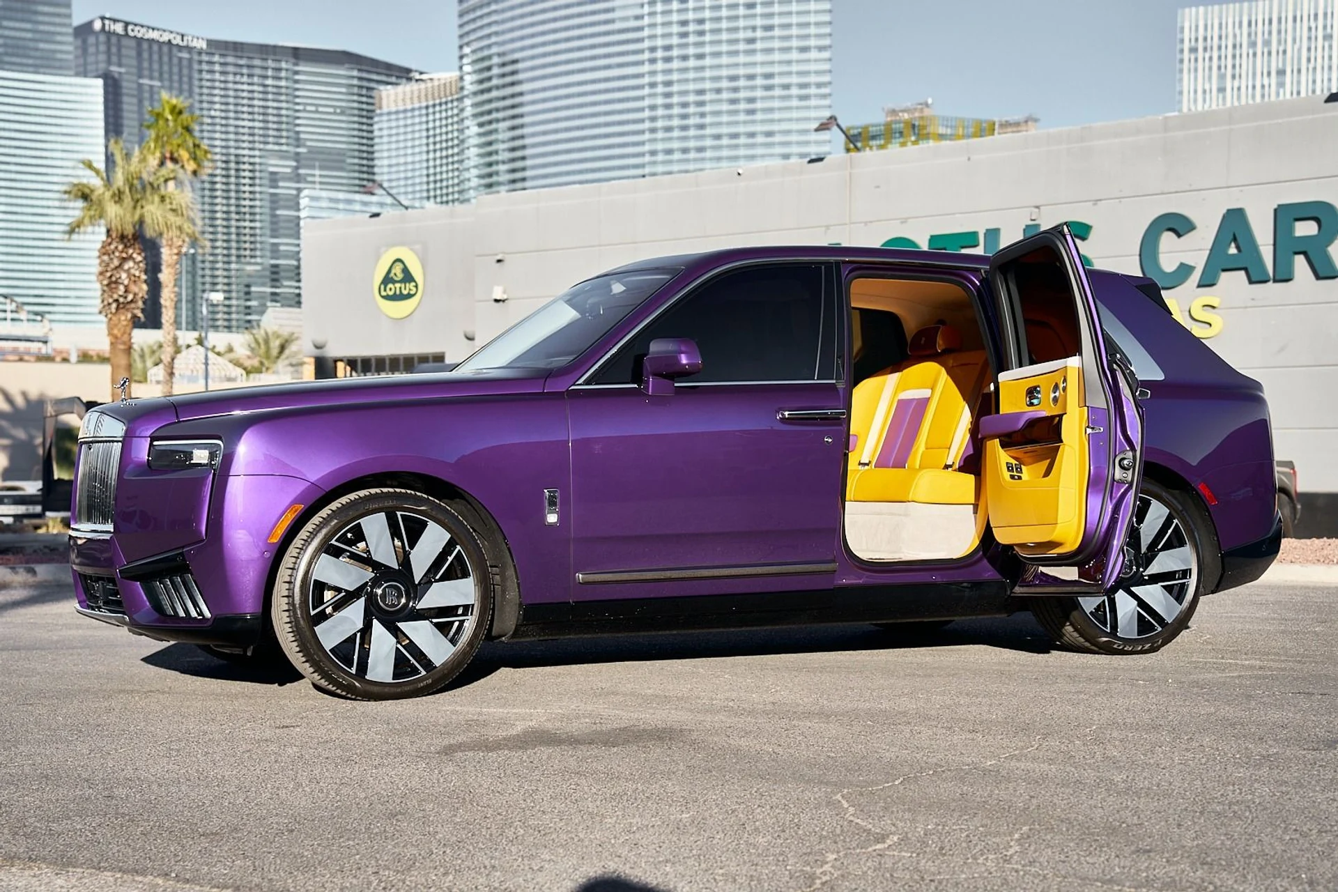 mph003_4124608464_Used_2025_Rolls_Royce_Cullinan_Base_1736646133_bb6ad2dd34