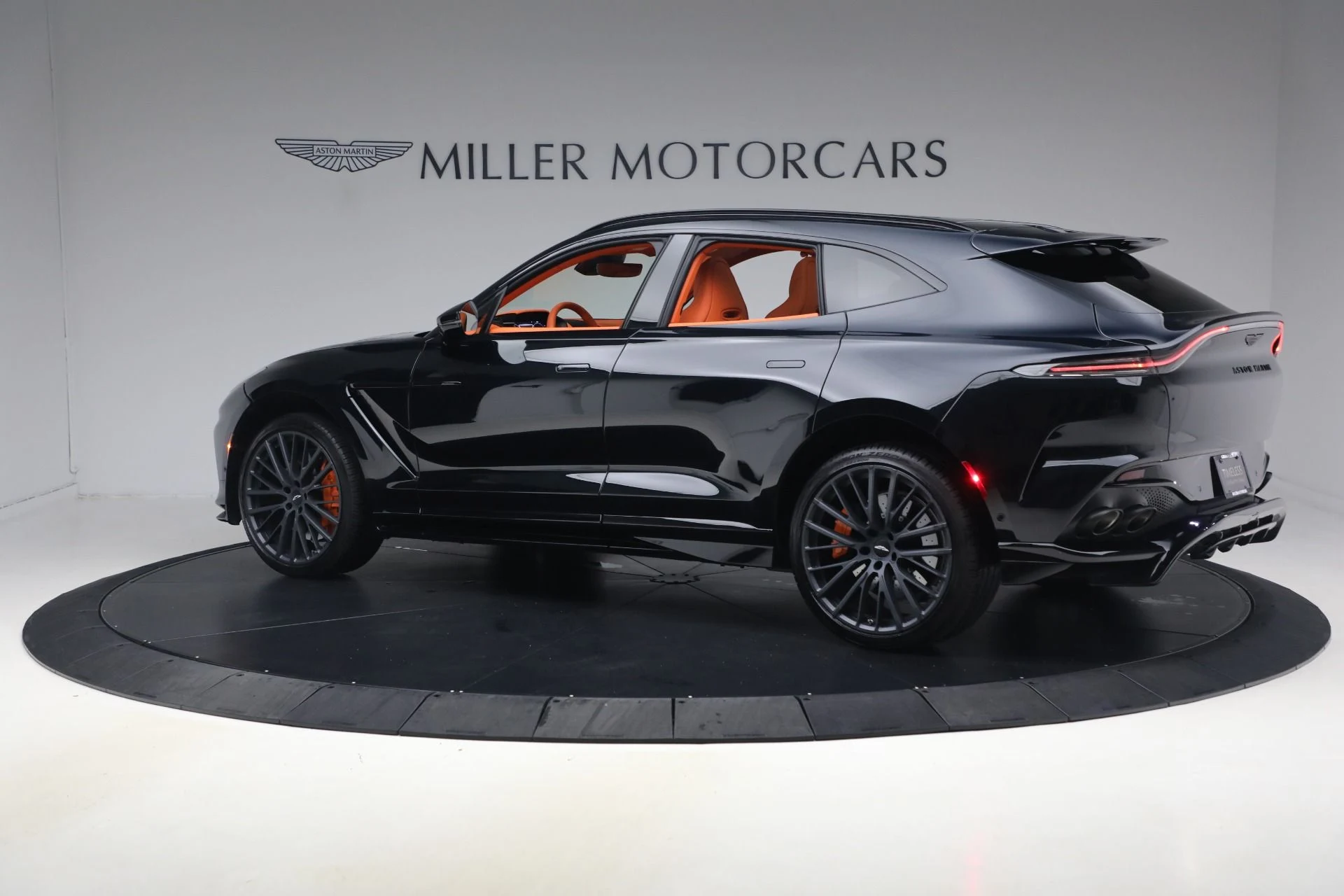 mph003_4124693324_Used_2025_Aston_Martin_DBX_707_1788625144_768c46ec50