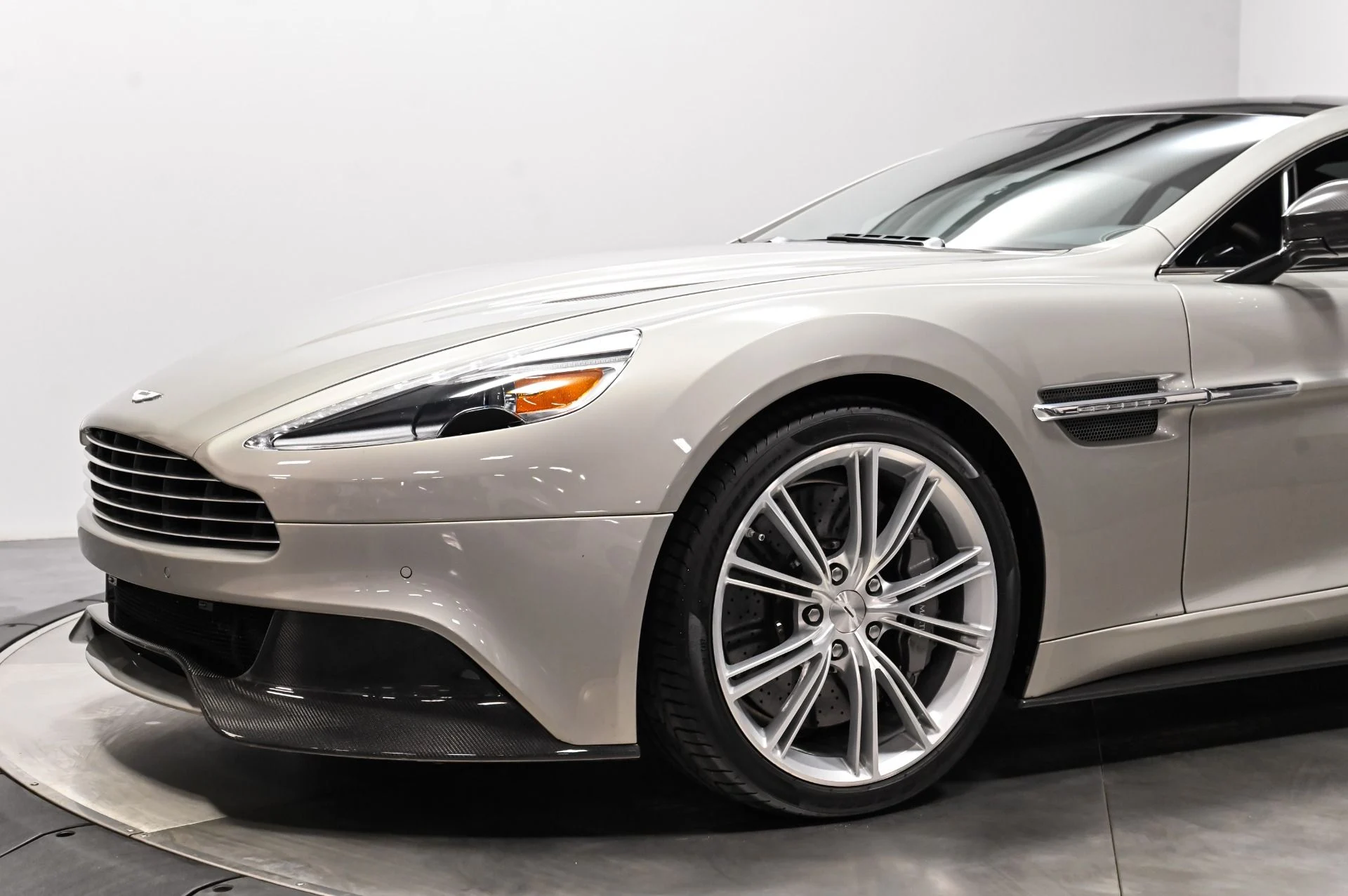 mph003_4127308186_Used_2014_Aston_Martin_Vanquish_V12_1793299602_cce4ad30b5