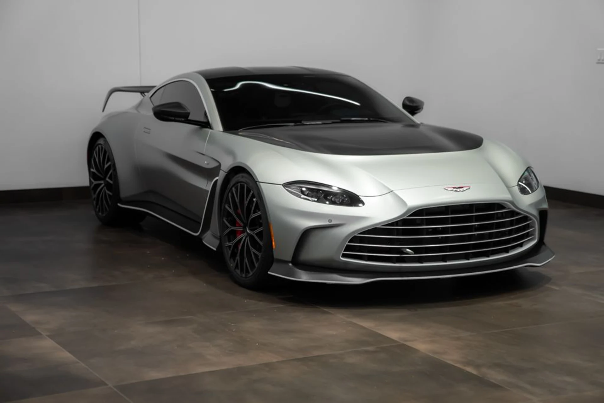 mph003_4145609517_aston_martin_vantage_2023_jpg_v_1773863537_e360ca8b25