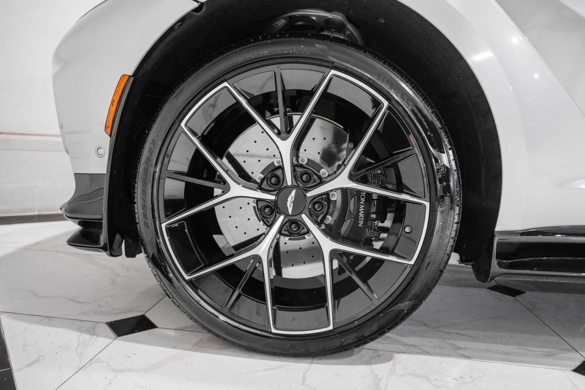 mph003_4159130687_New_2026_Aston_Martin_DBX_707_1780937763_d9024ddb68