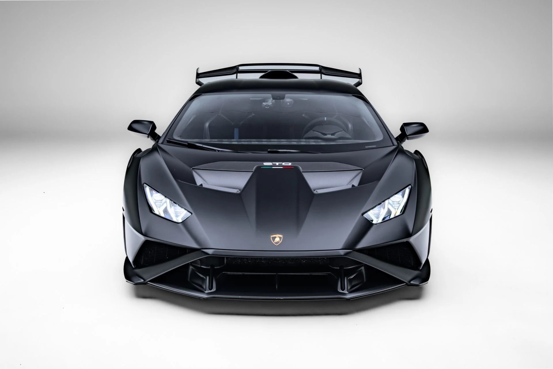 mph003_4164836534_Used_2022_Lamborghini_Huracan_STO_1771969690_5a94b00865