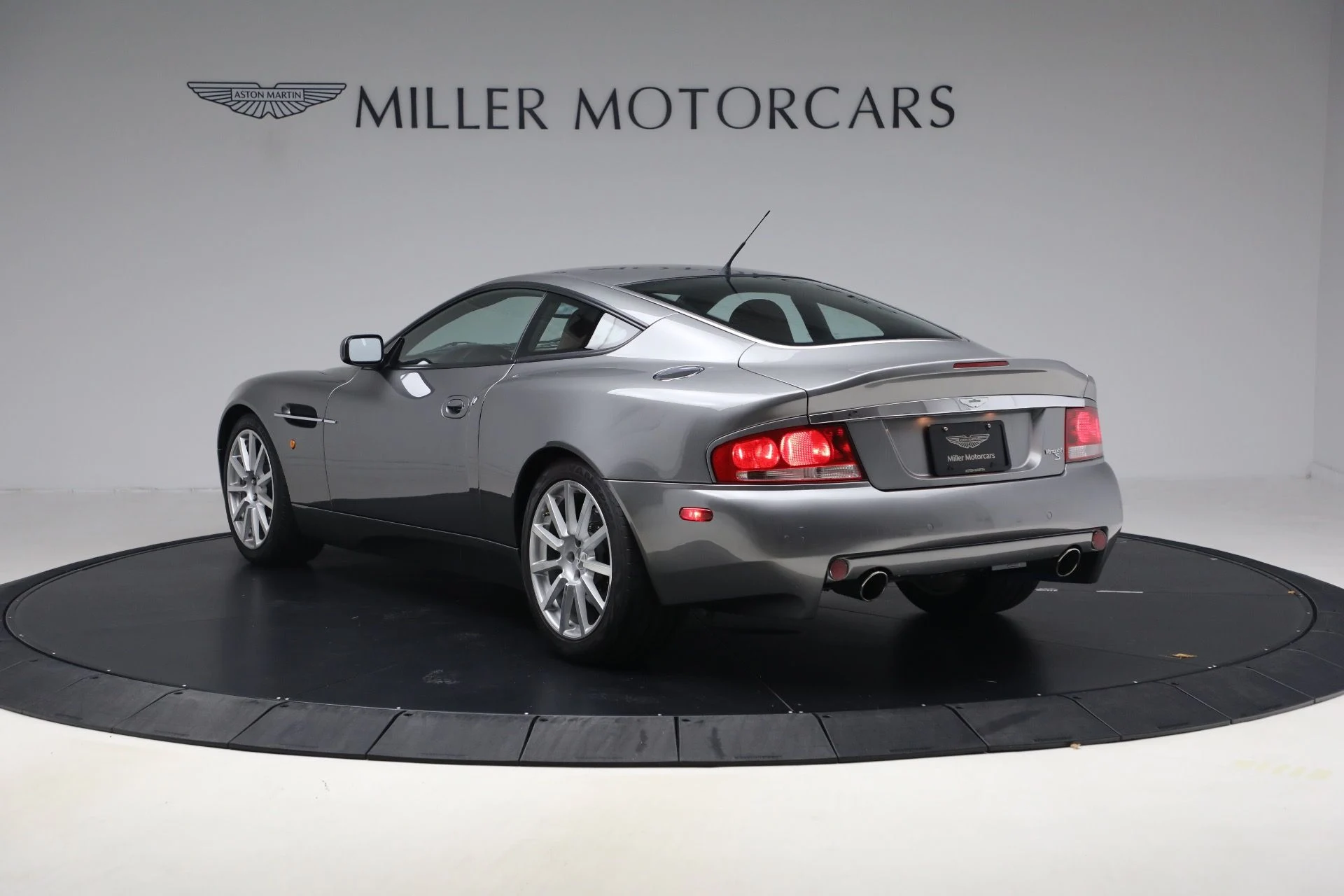 mph003_4166080155_Used_2006_Aston_Martin_V12_Vanquish_S_1792851936_61c2924494