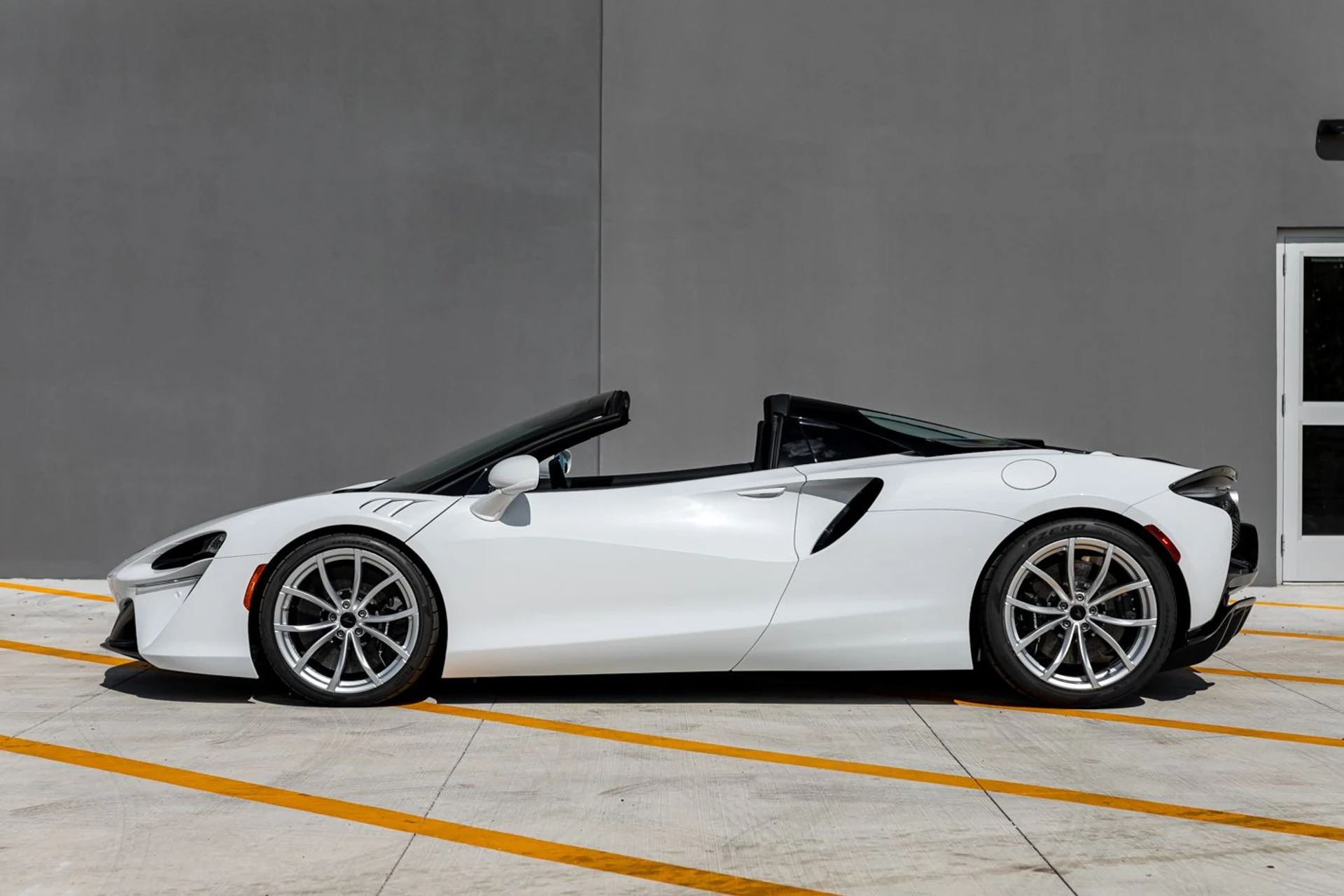 mph003_4171923278_New_2025_Mc_Laren_Artura_Spider_f8addf4e9f