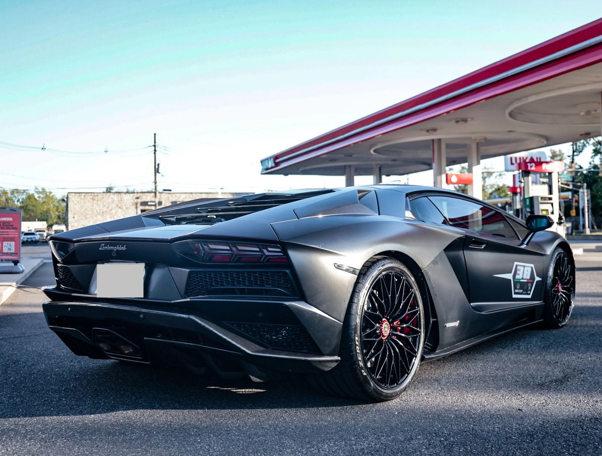 mph003_4177643899_Used_2018_Lamborghini_Aventador_S_1762208338_e9e01eac95