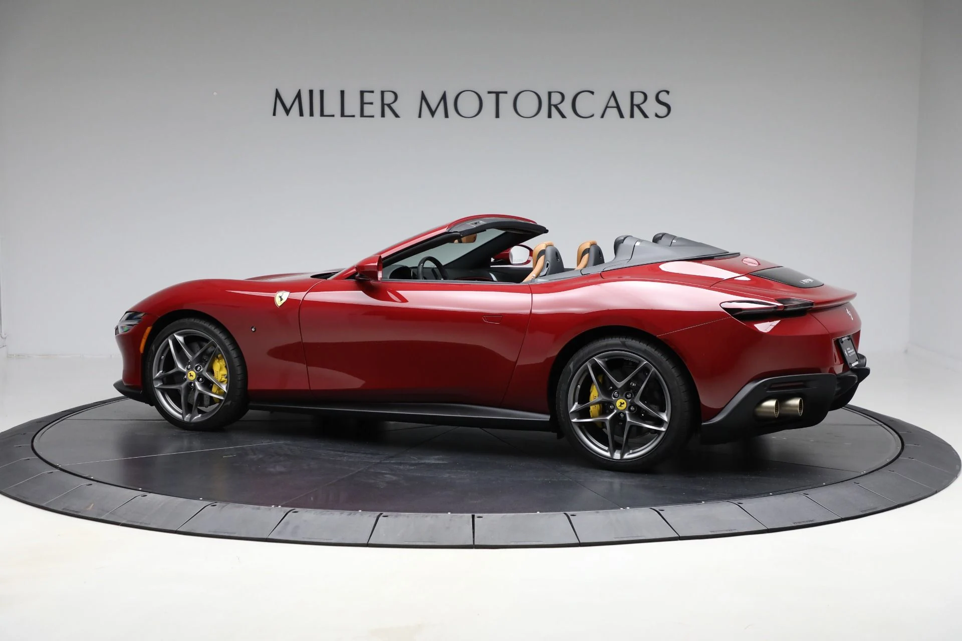 mph003_4189130475_Used_2024_Ferrari_Roma_Spider_8ae75423b0