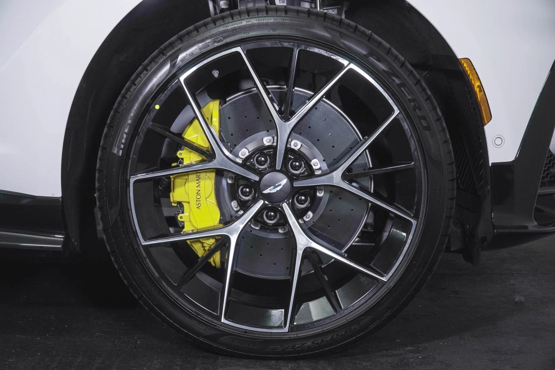 mph003_4189192911_New_2026_Aston_Martin_DBX_S_1781894781_519ac4bba9