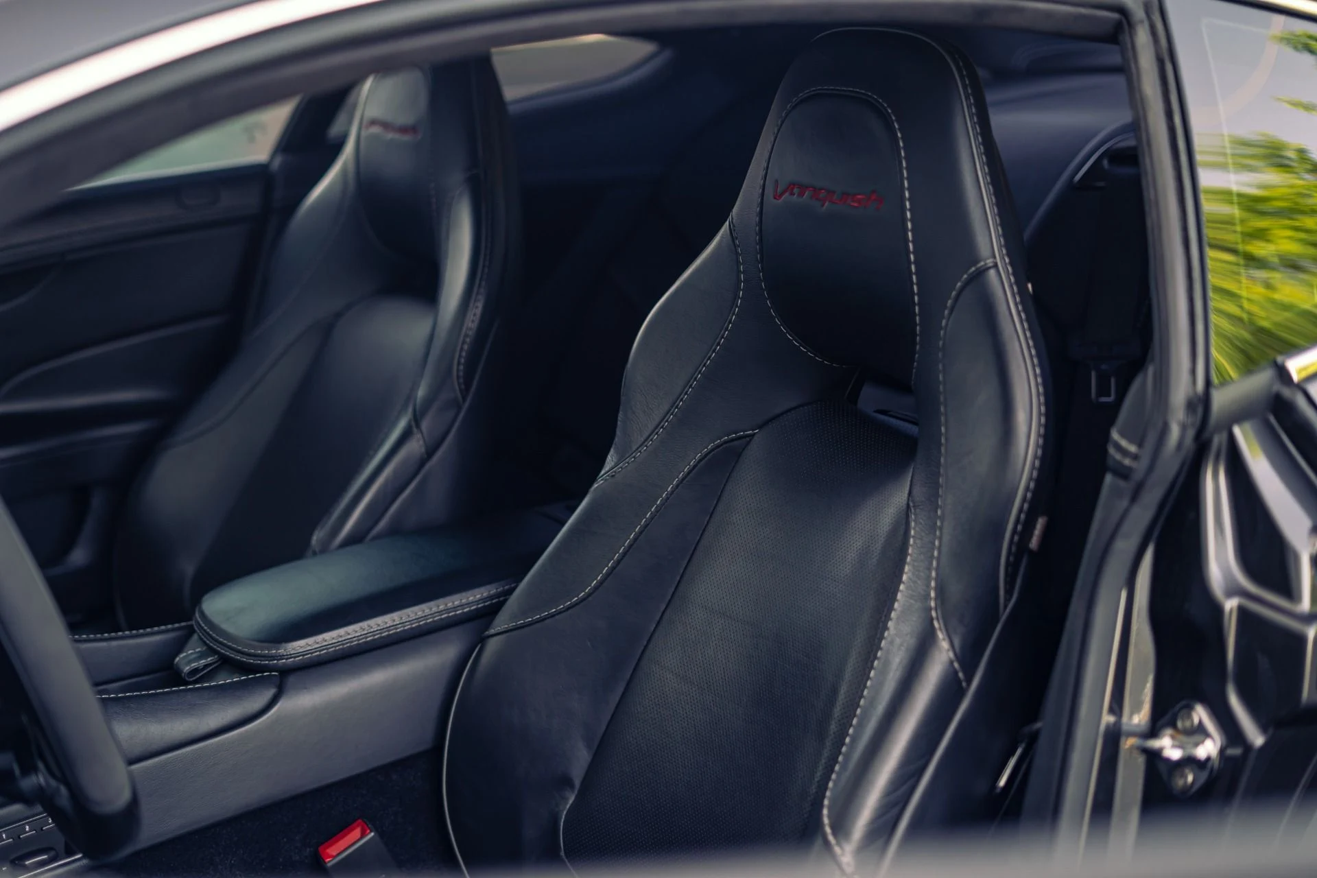 mph003_4204169183_Used_2014_Aston_Martin_Vanquish_Carbon_Exterior_Package_1783984882_74c1aae981