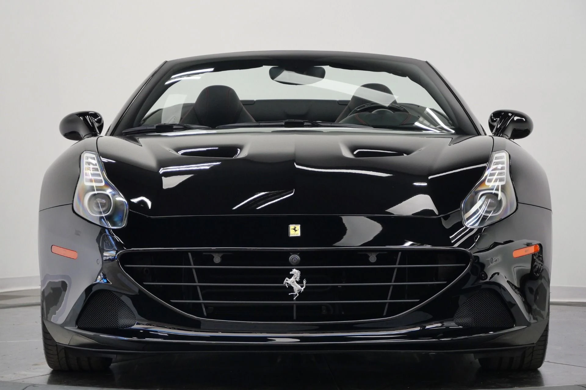mph003_4208629899_Used_2015_Ferrari_California_T_Carbon_Fiber_Interior_Trim_Low_Miles_1778860408_6917f2b520