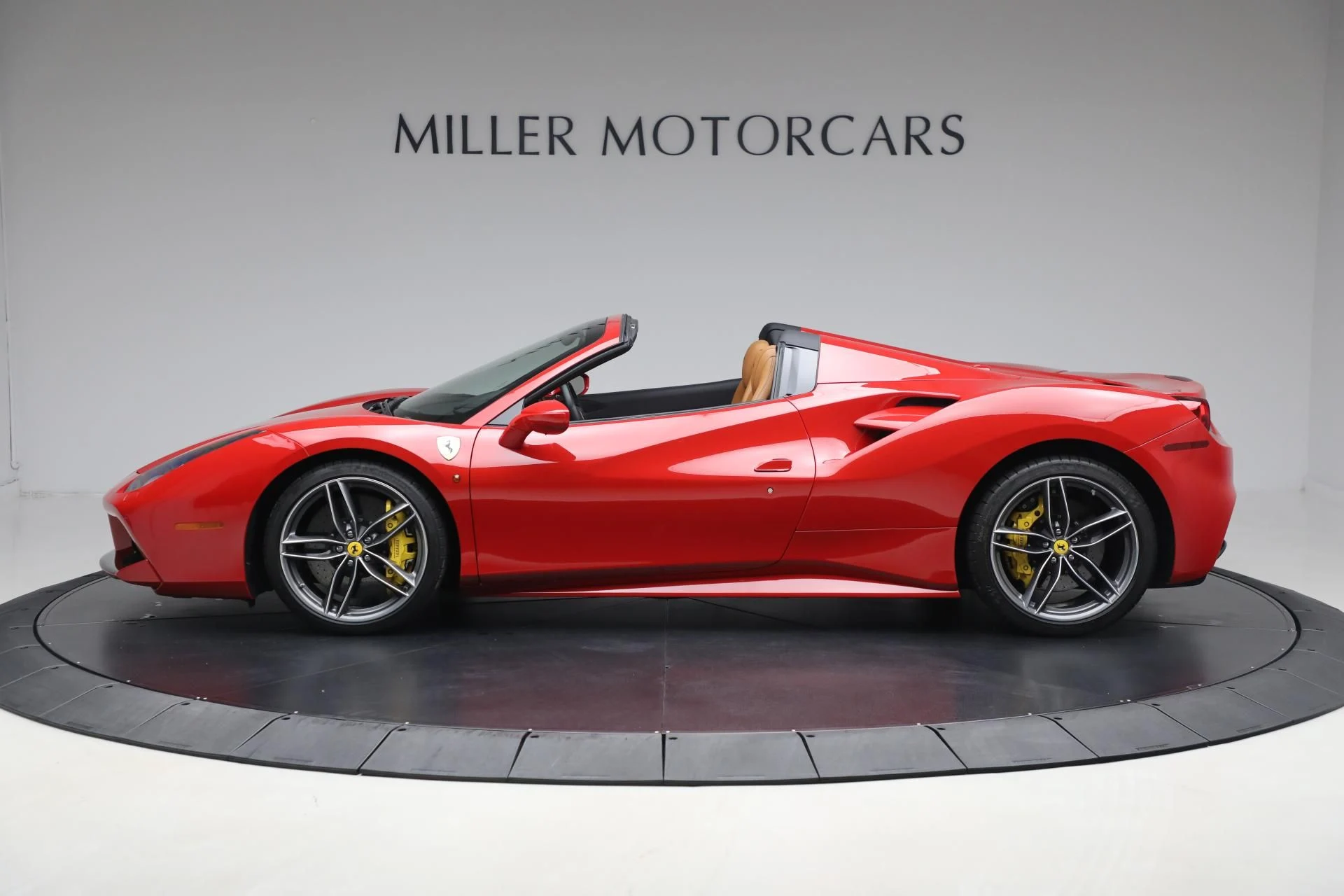 mph003_4219747517_Used_2018_Ferrari_488_Spider_30d6612273