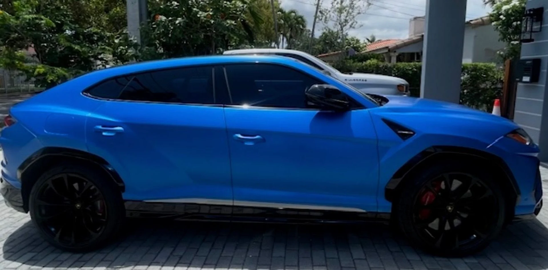 mph003_4224795122_Used_2020_Lamborghini_Urus_1754419409_1ba87fa4e3