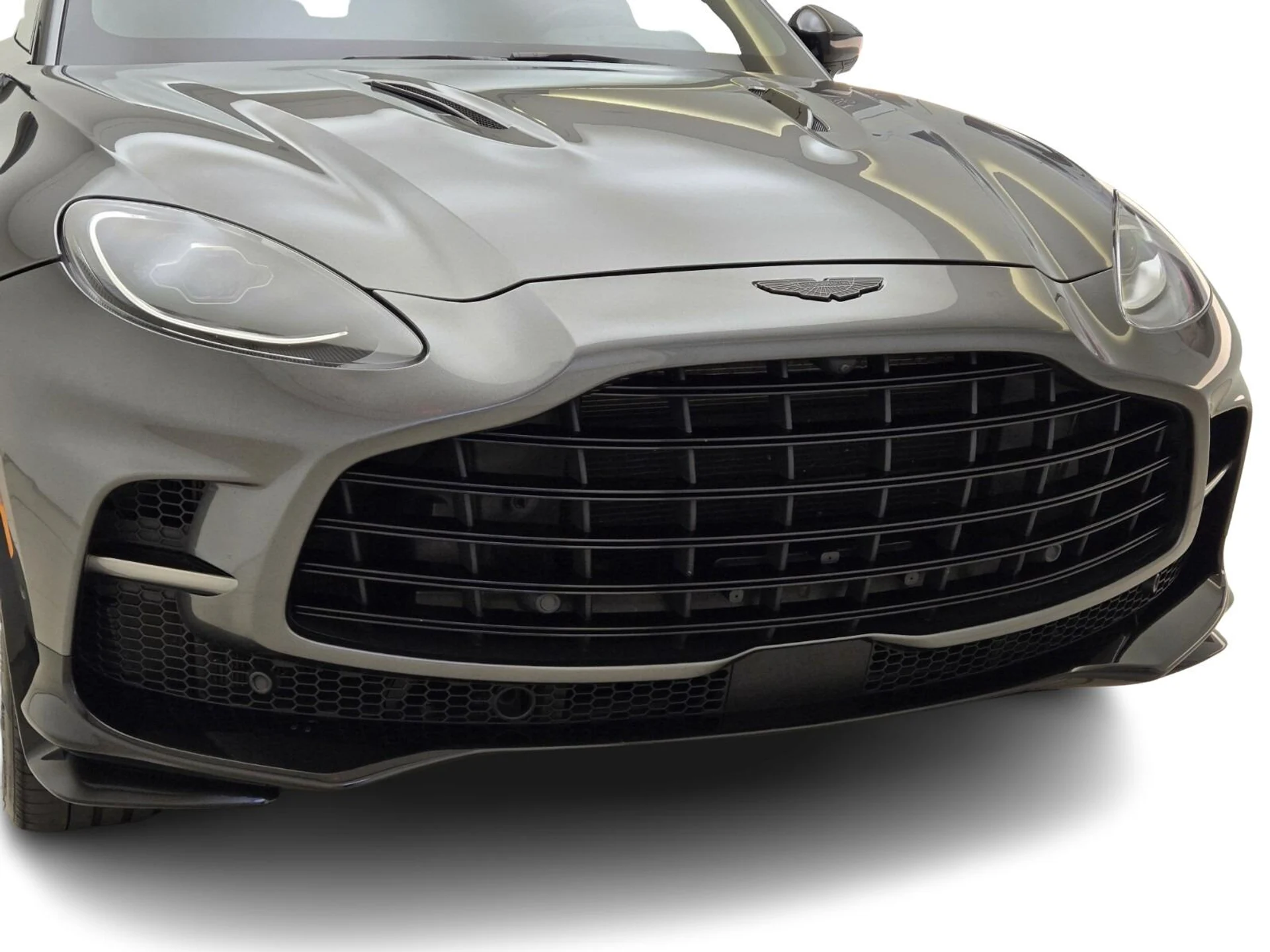 mph003_422972535_Used_2023_Aston_Martin_DBX_707_1758610612_99e373e7b5