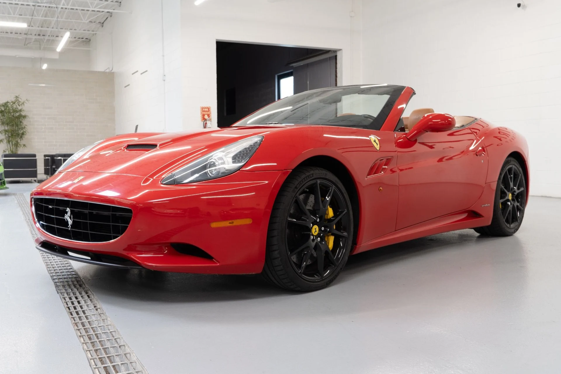 mph003_4240797407_Used_2012_Ferrari_California_1757704542_ec280d37f9