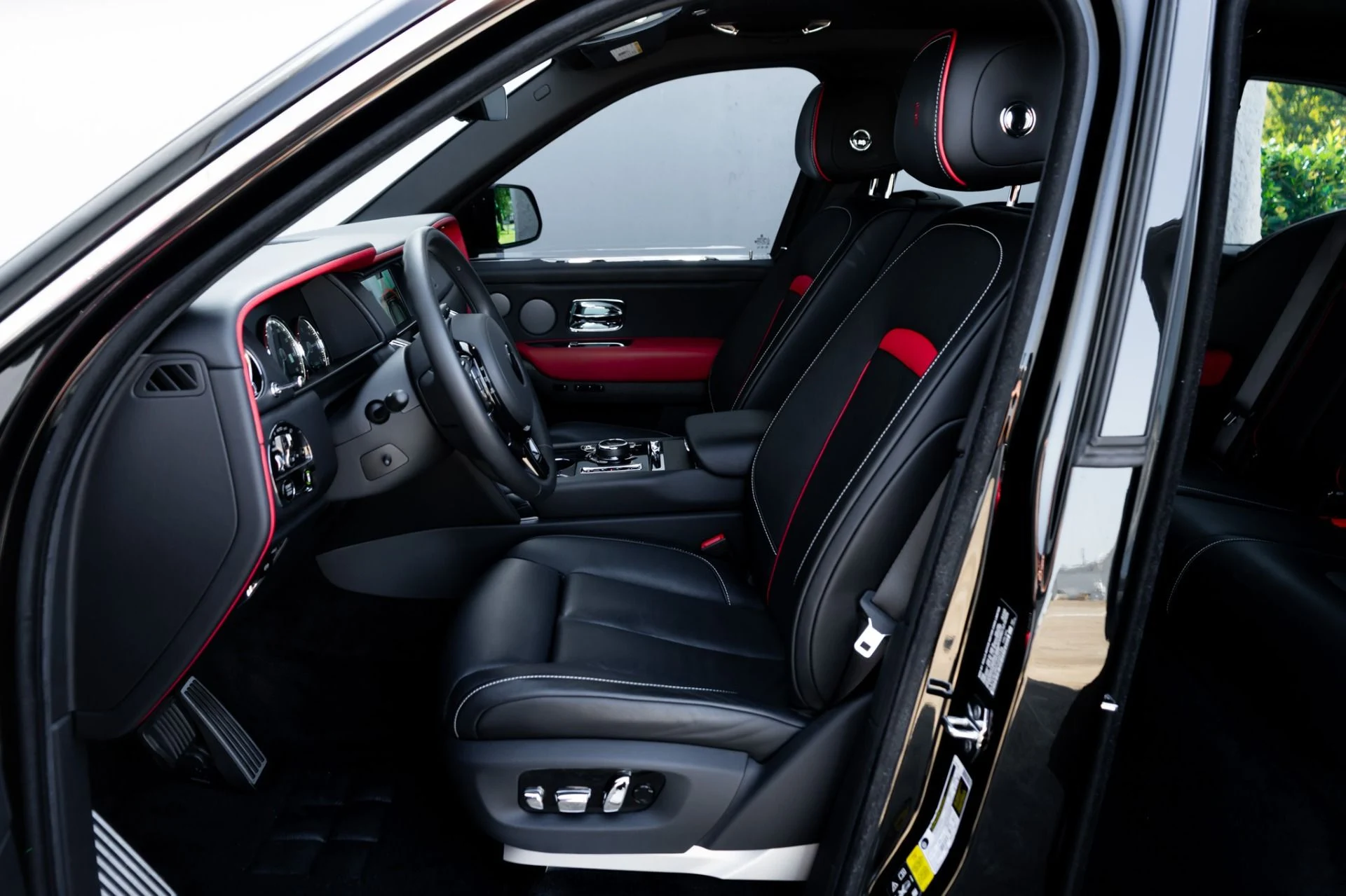 mph003_4243401925_Used_2023_Rolls_Royce_Cullinan_1765314803_7d7c254d56