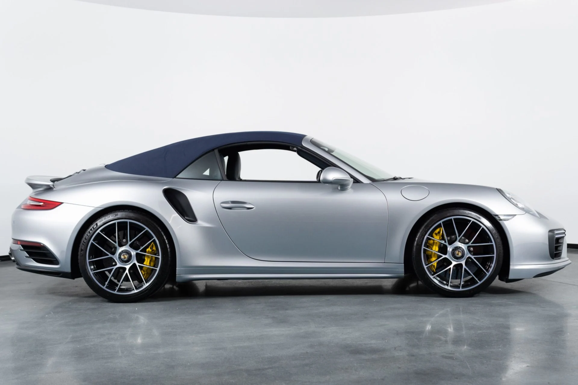 mph003_4247473514_Used_2019_Porsche_911_Turbo_S_1782003484_ea686d390c