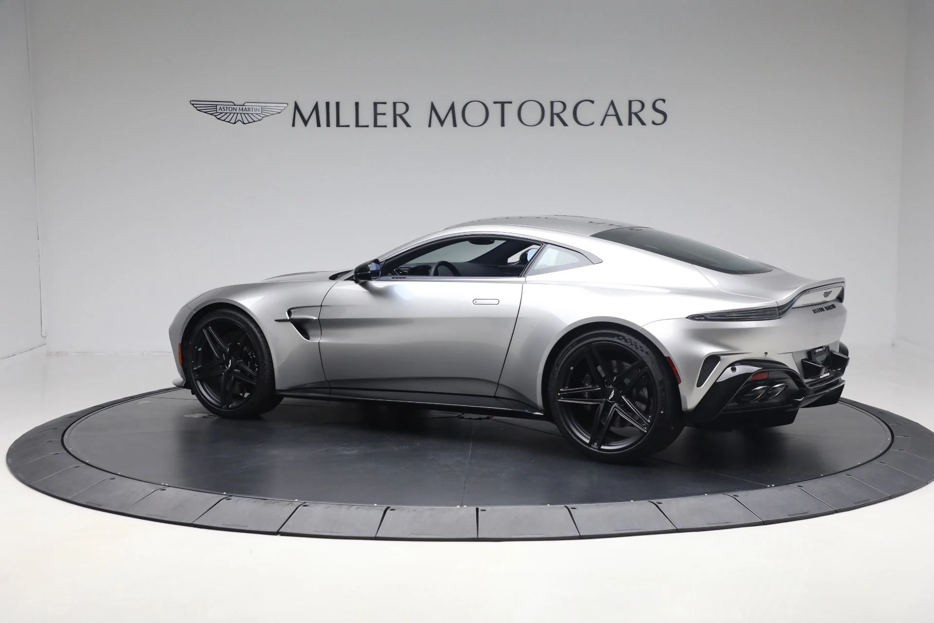 mph003_4265038152_New_2025_Aston_Martin_Vantage_8efcca47d4
