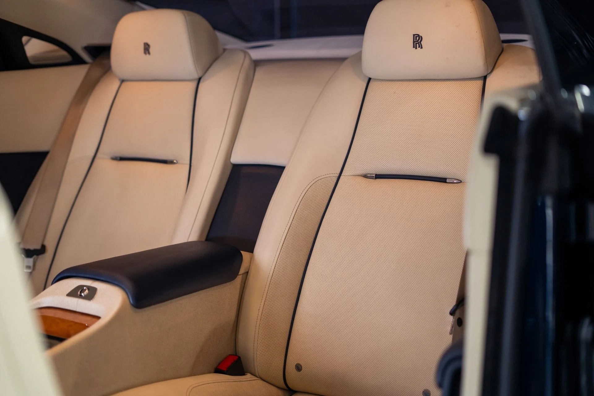 mph003_4266761124_Used_2014_Rolls_Royce_Wraith_Bespoke_Interior_1784145568_699572c75f