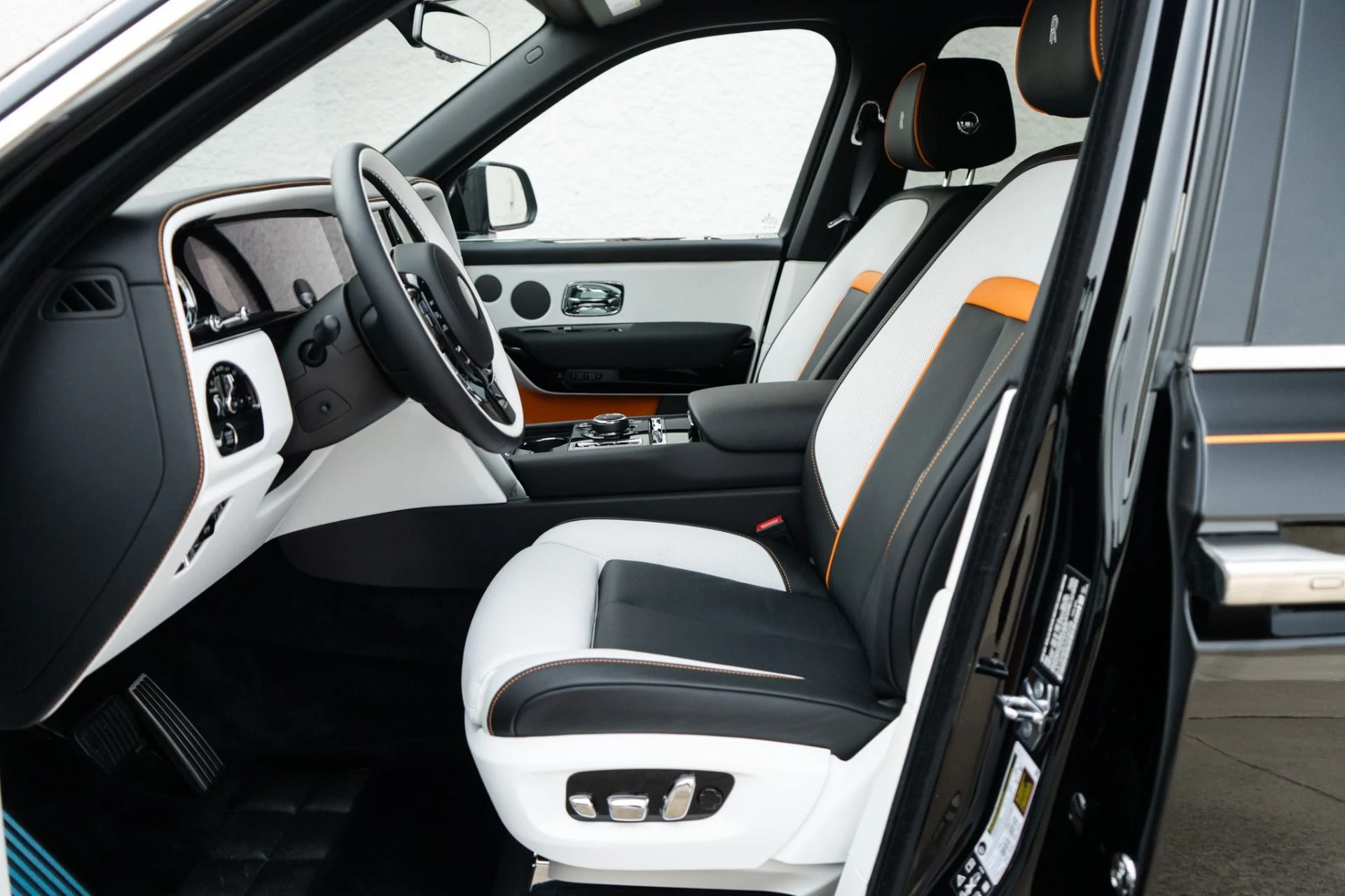 mph003_4290743264_Used_2026_Rolls_Royce_Cullinan_1765925177_b3620f672b