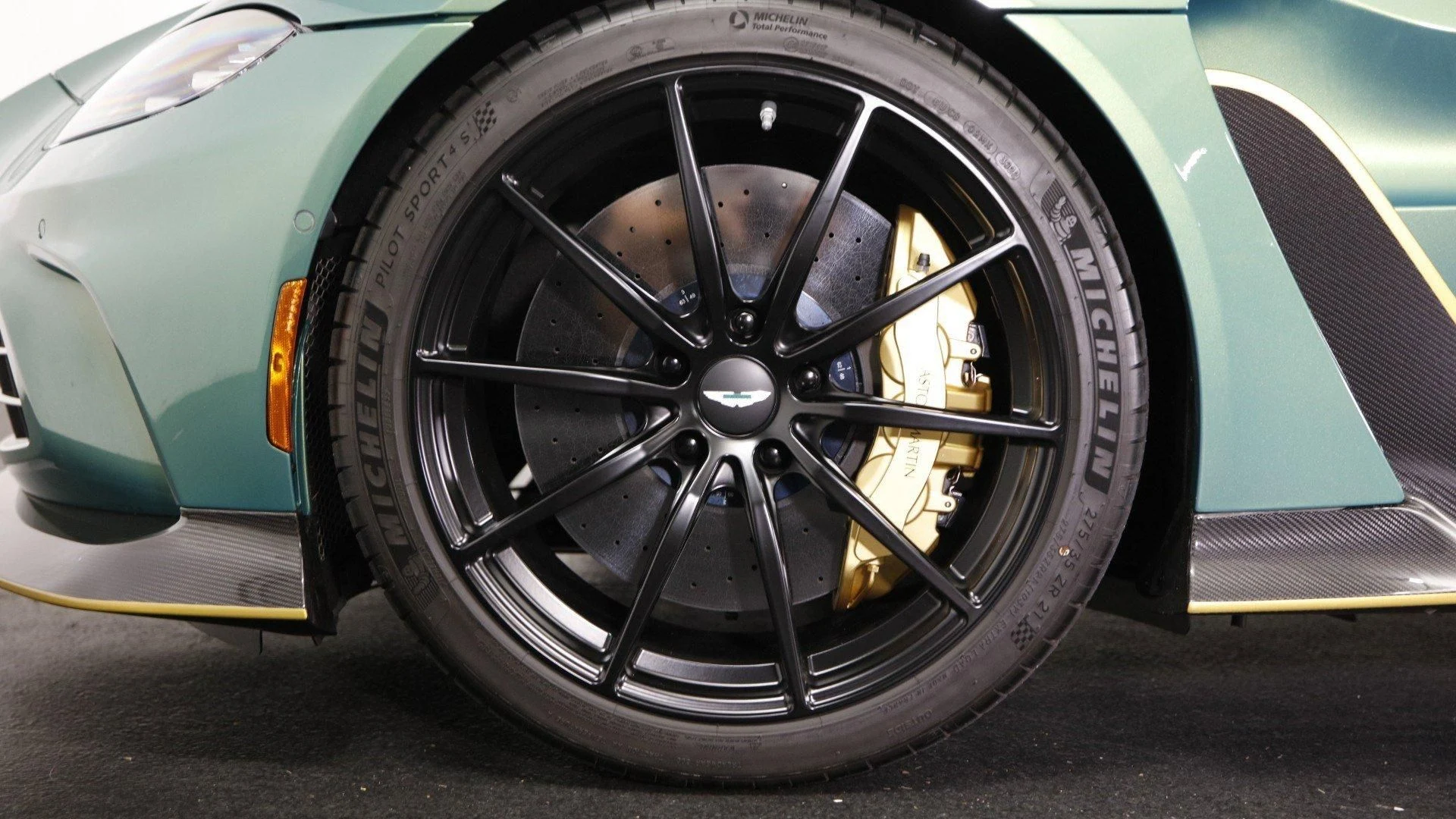 mph003_430078110_Used_2023_Aston_Martin_Vantage_1703768582_357f9a62d0