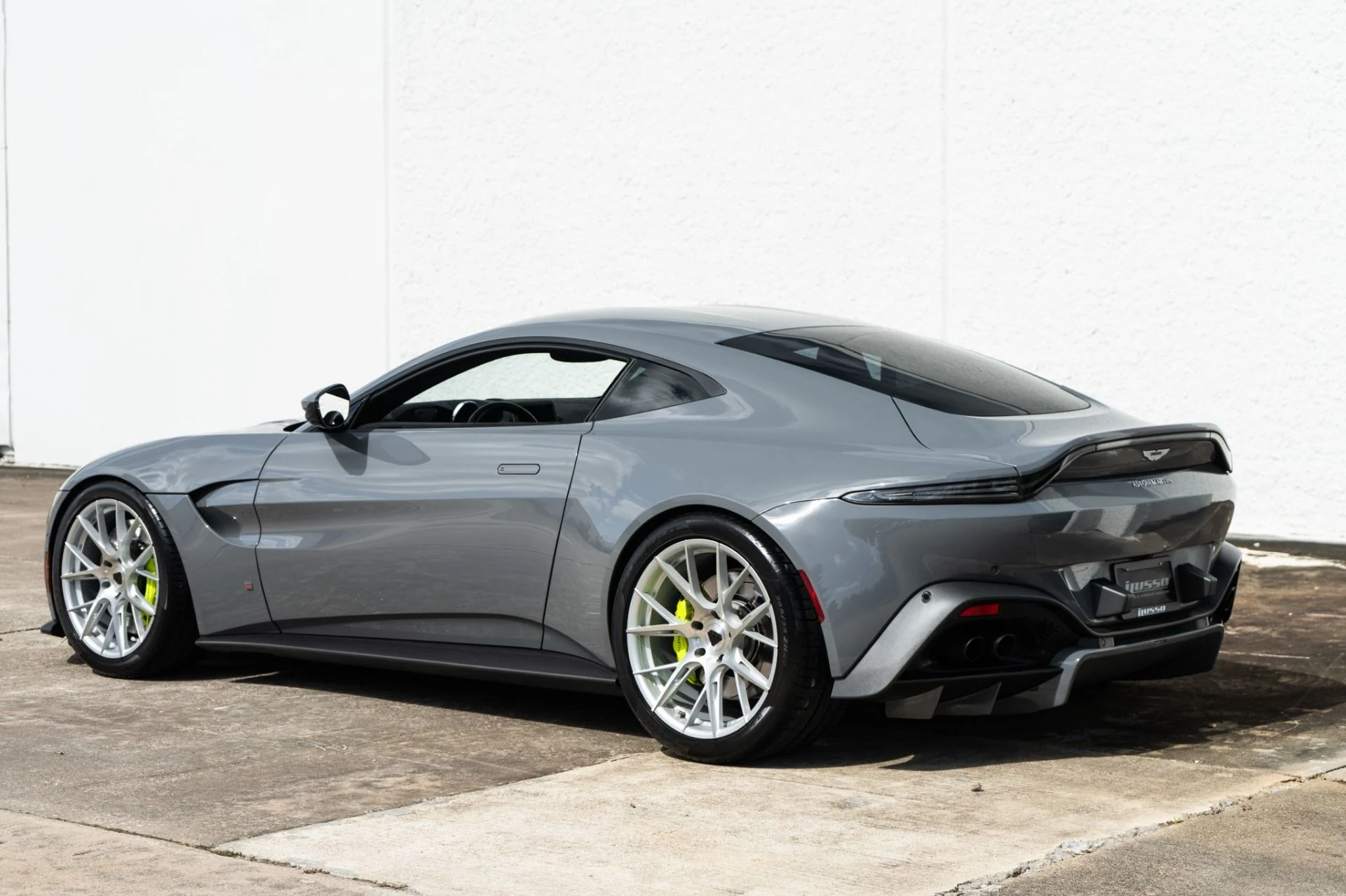 mph003_45345693_Used_2020_Aston_Martin_Vantage_1781738280_7daeec7021