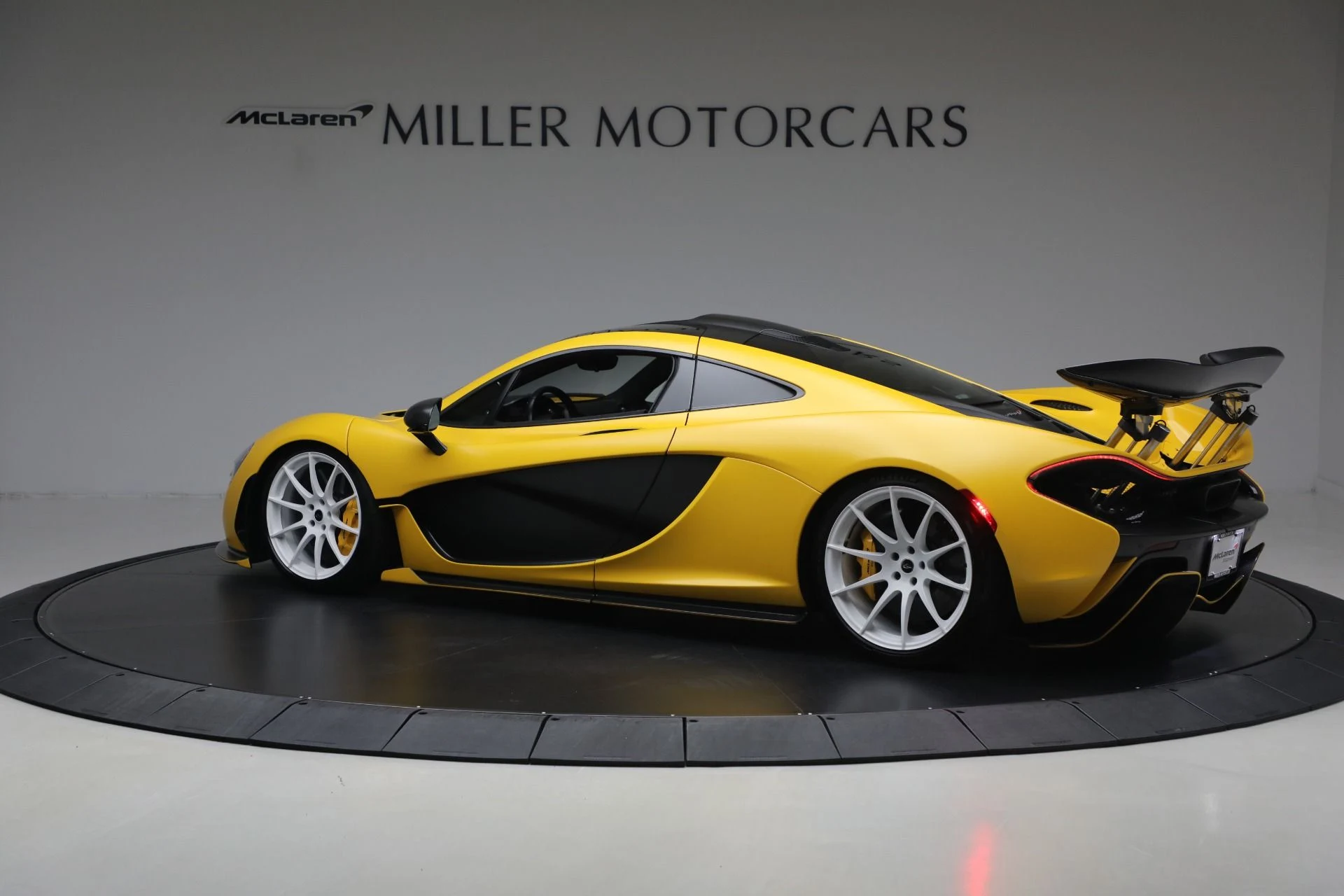 mph003_477251768_Used_2015_Mc_Laren_P1_d726aa5cb4