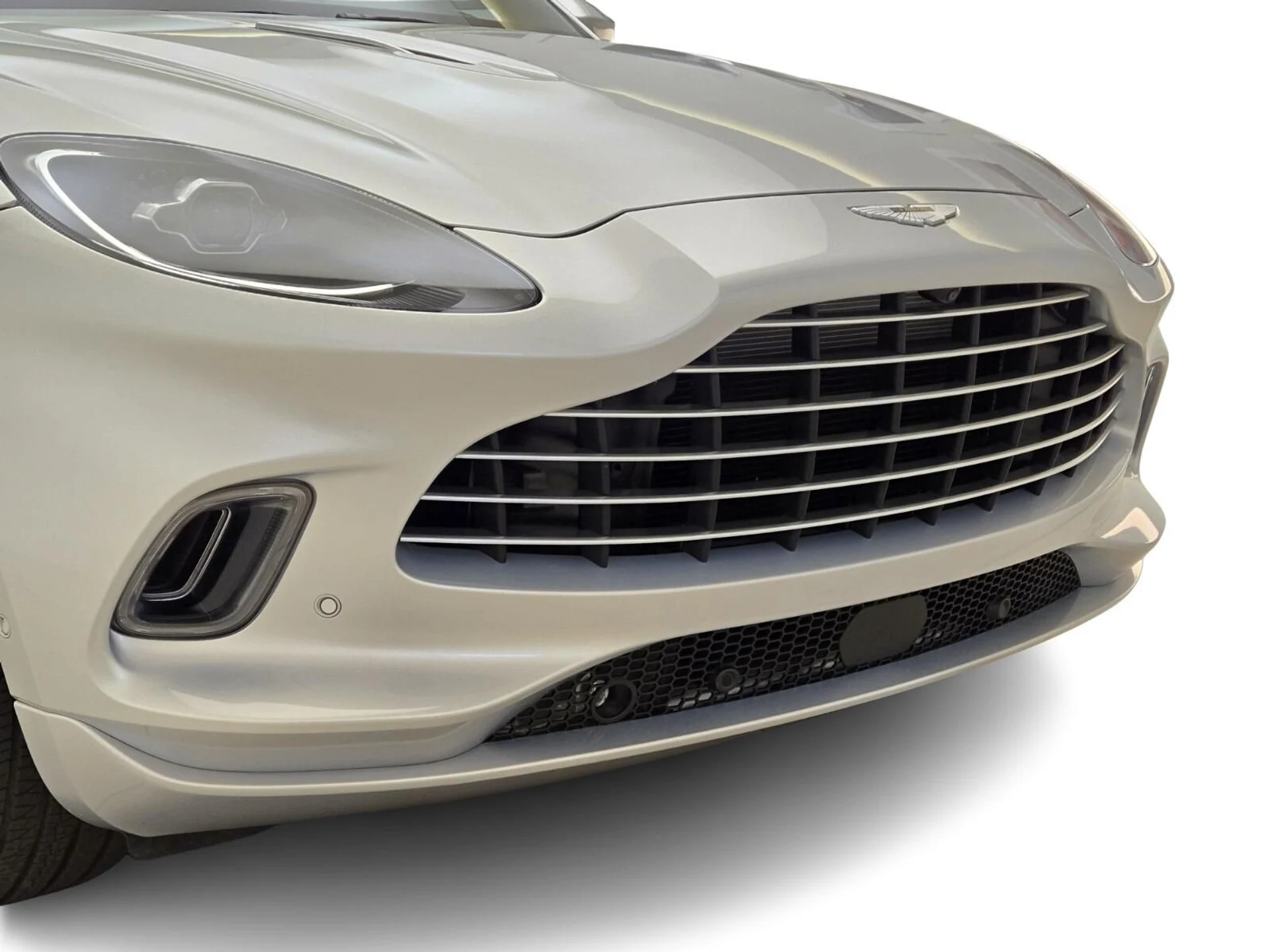 mph003_487554922_Used_2024_Aston_Martin_DBX_1777355456_f008639495