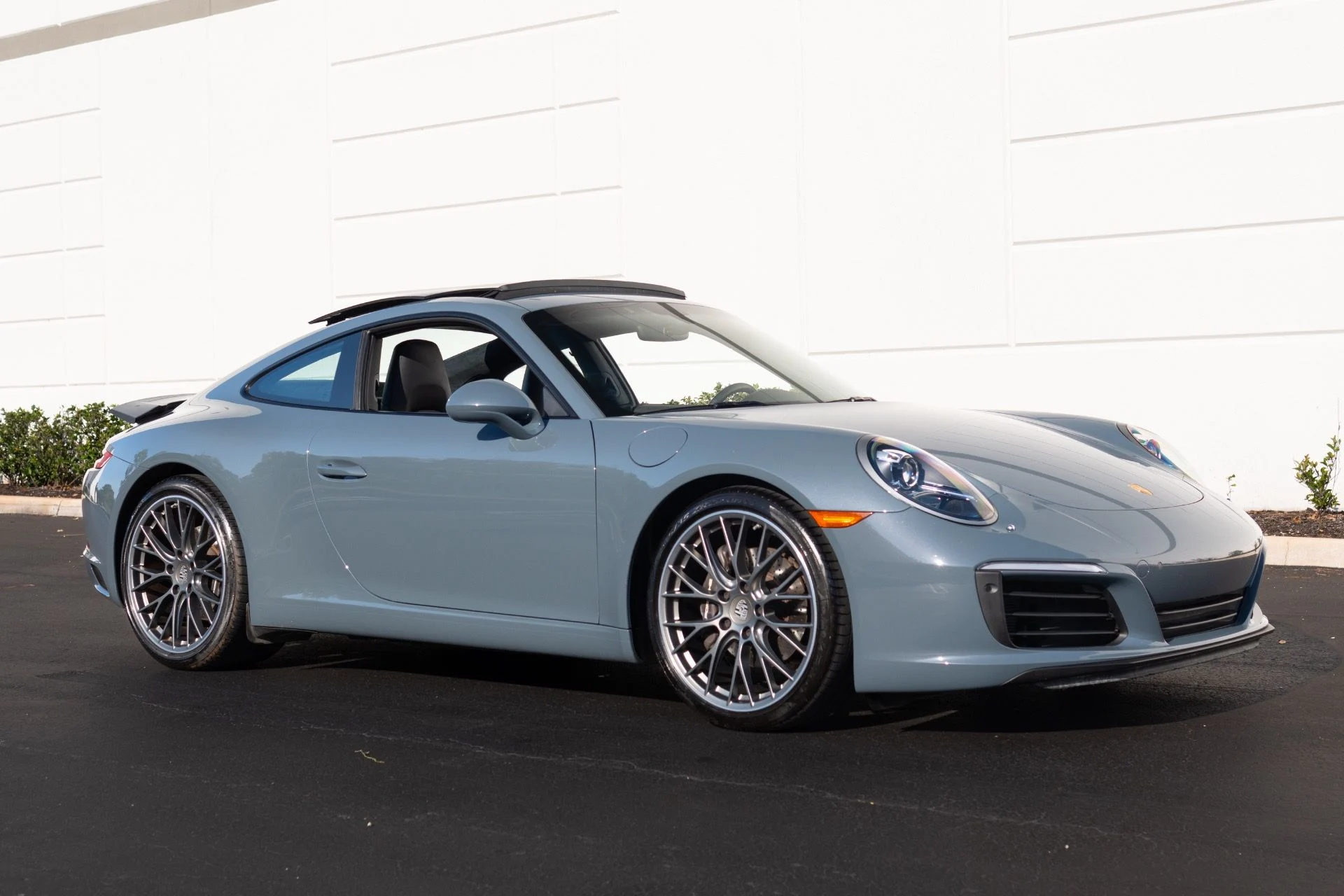 mph003_49474678_Used_2017_Porsche_911_Carrera_1777686395_ba830d0afd