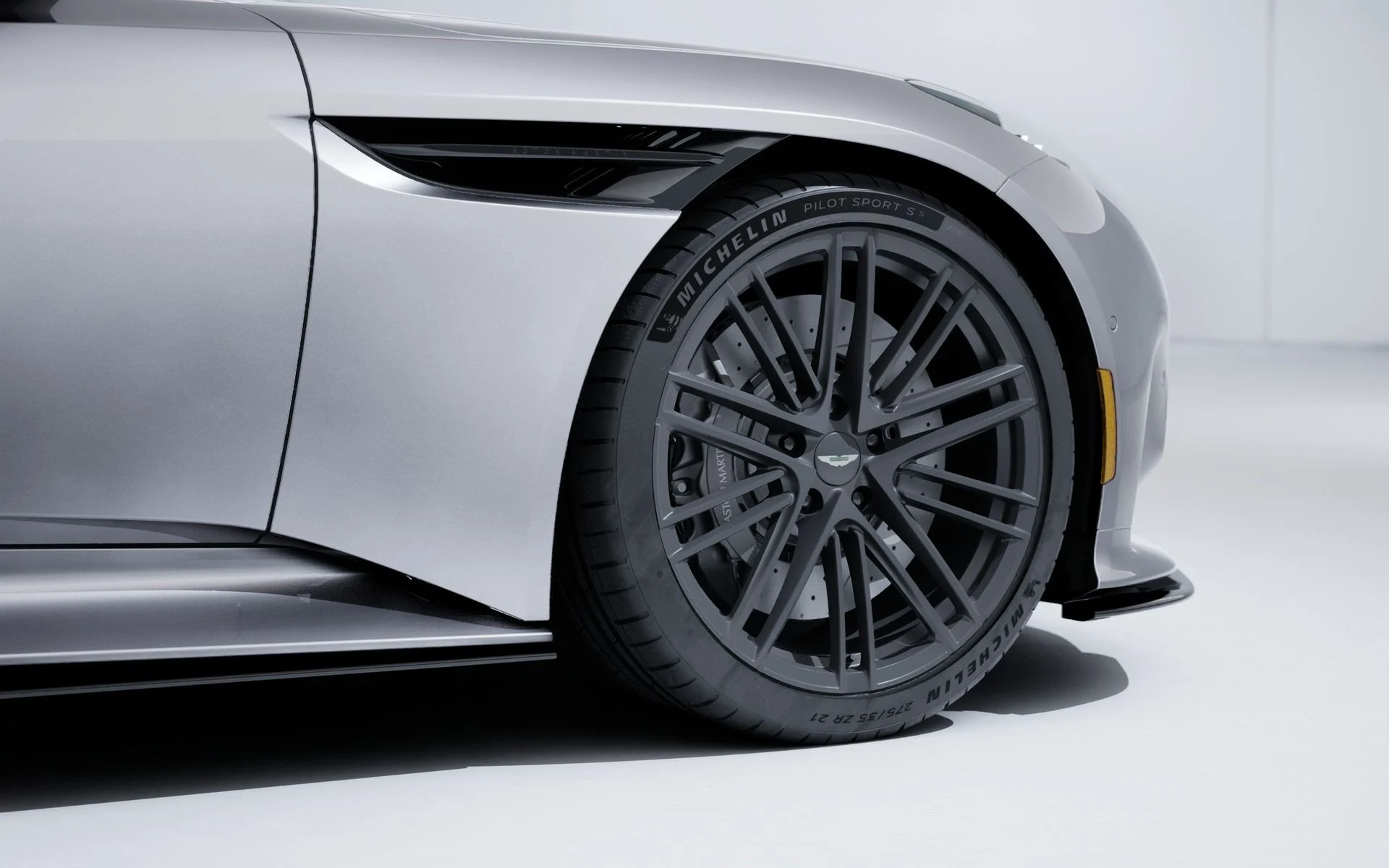 mph003_496830604_New_2026_Aston_Martin_DB_12_Volante_1764608093_6cf44e8c44