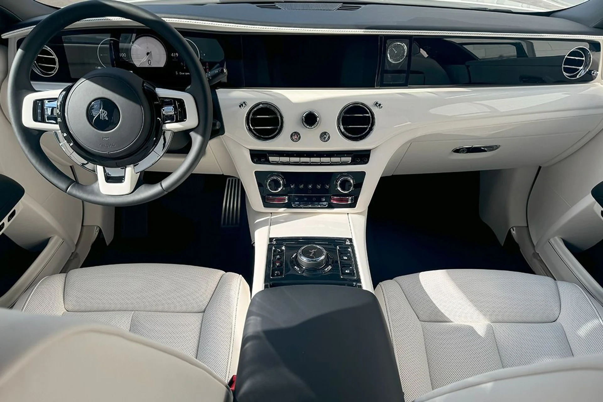 mph003_500505393_Used_2025_Rolls_Royce_Ghost_1740557144_d3872e4507