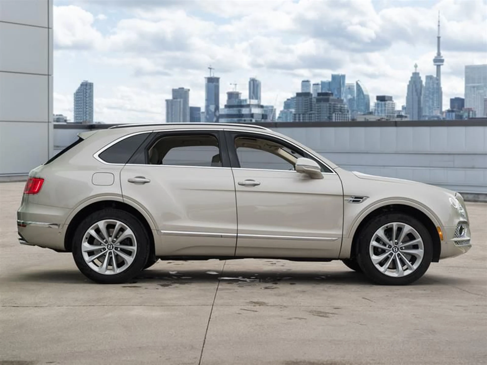 mph003_516606338_flqq4jwn_694a8e6703