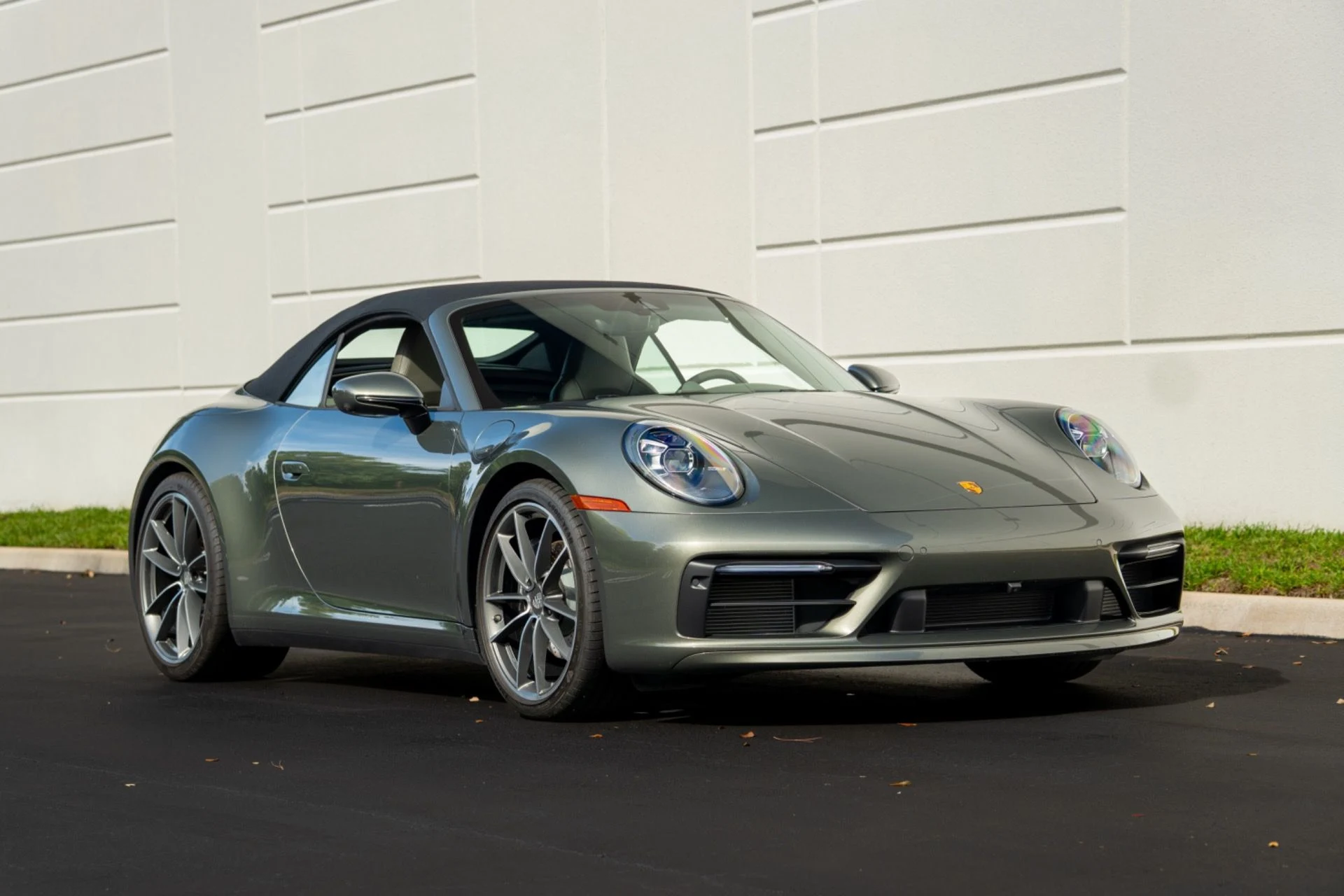 mph003_52255107_Used_2023_Porsche_911_Carrera_1756420505_11e87b6223