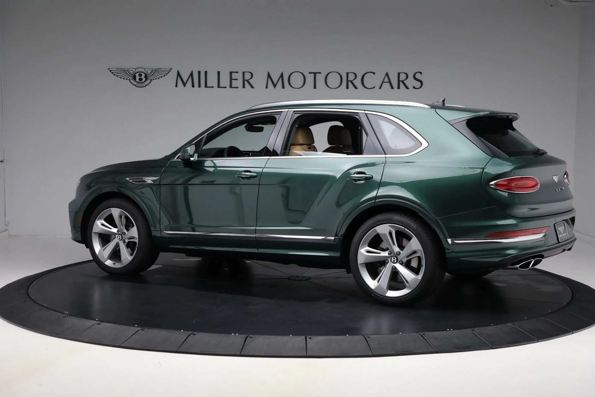 mph003_555942940_New_2025_Bentley_Bentayga_V8_4617680a61