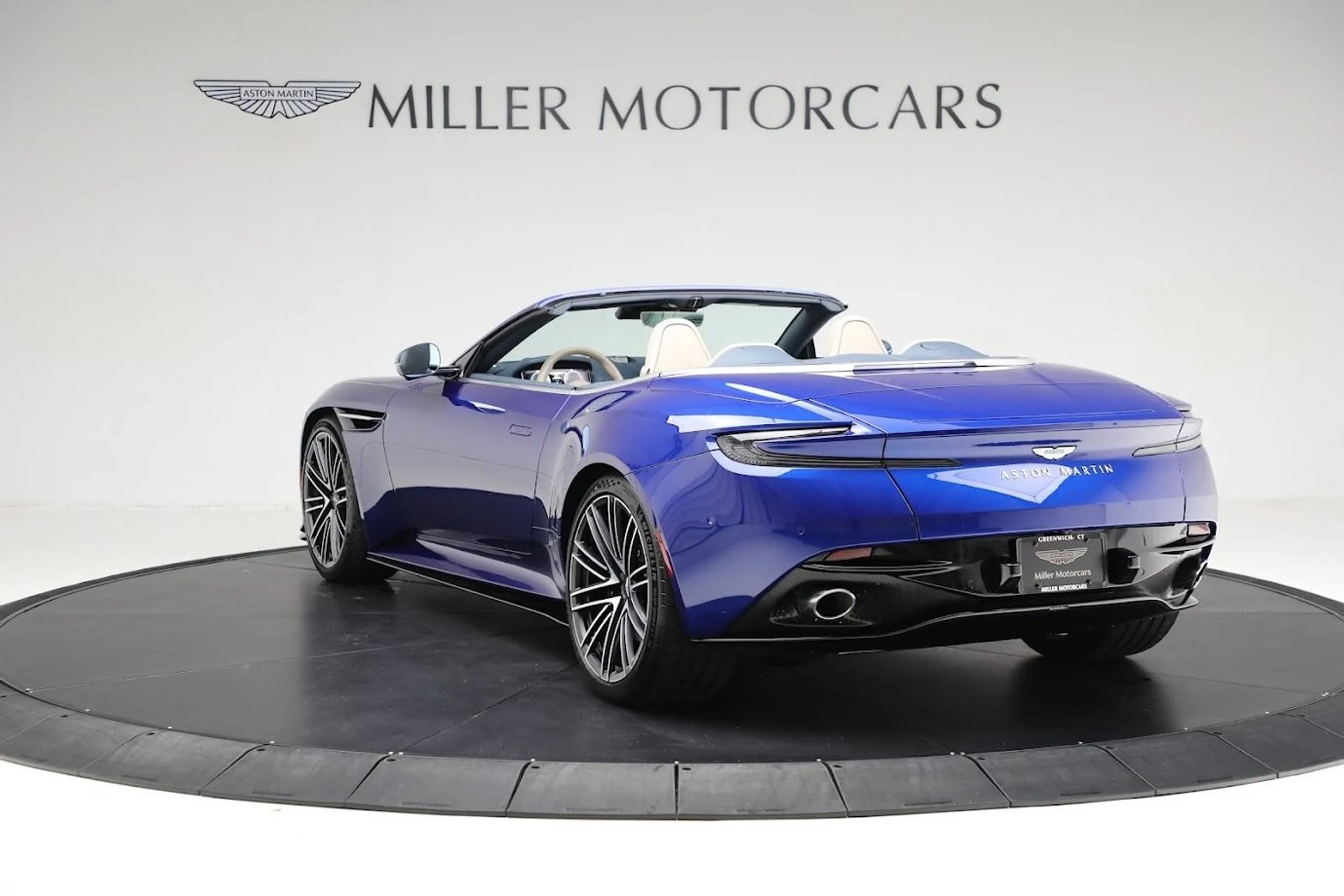 mph003_572165661_Used_2024_Aston_Martin_DB_12_Volante_f036933656