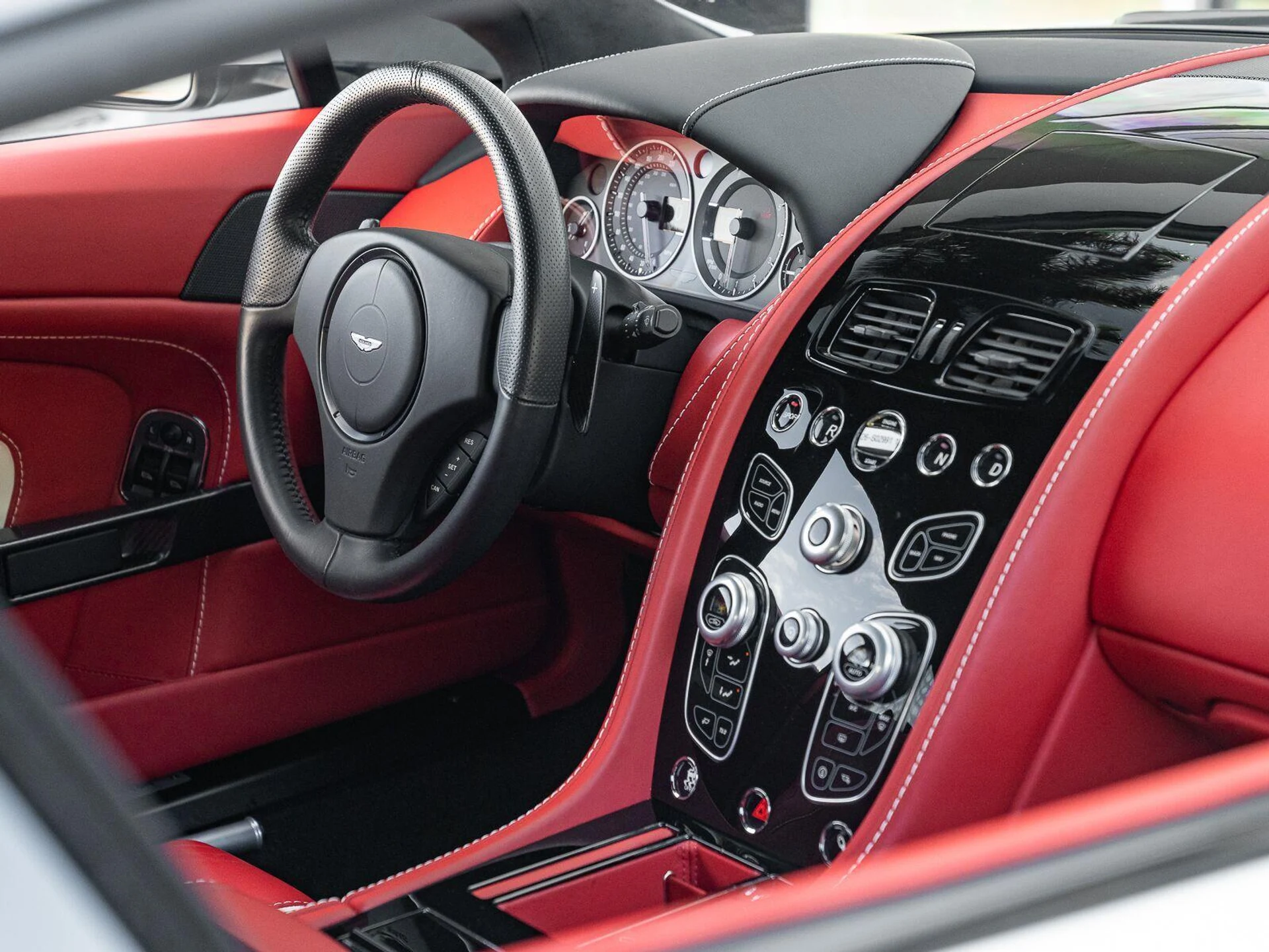 mph003_581099975_Used_2017_Aston_Martin_Vantage_S_1792786086_ee57766a39